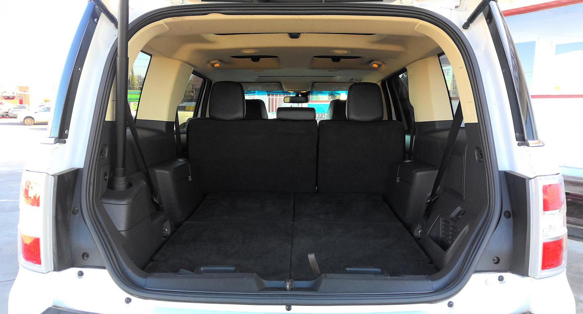 2014 WHITE Ford Flex Limited FWD (2FMGK5D89EB) with an 3.5L V6 DOHC 24V engine, 6-Speed Automatic Overdrive transmission, located at 502 S. Riverside Avenue, Medford, OR, 97501, (541) 773-3136, 42.322803, -122.867477 - Photo#7