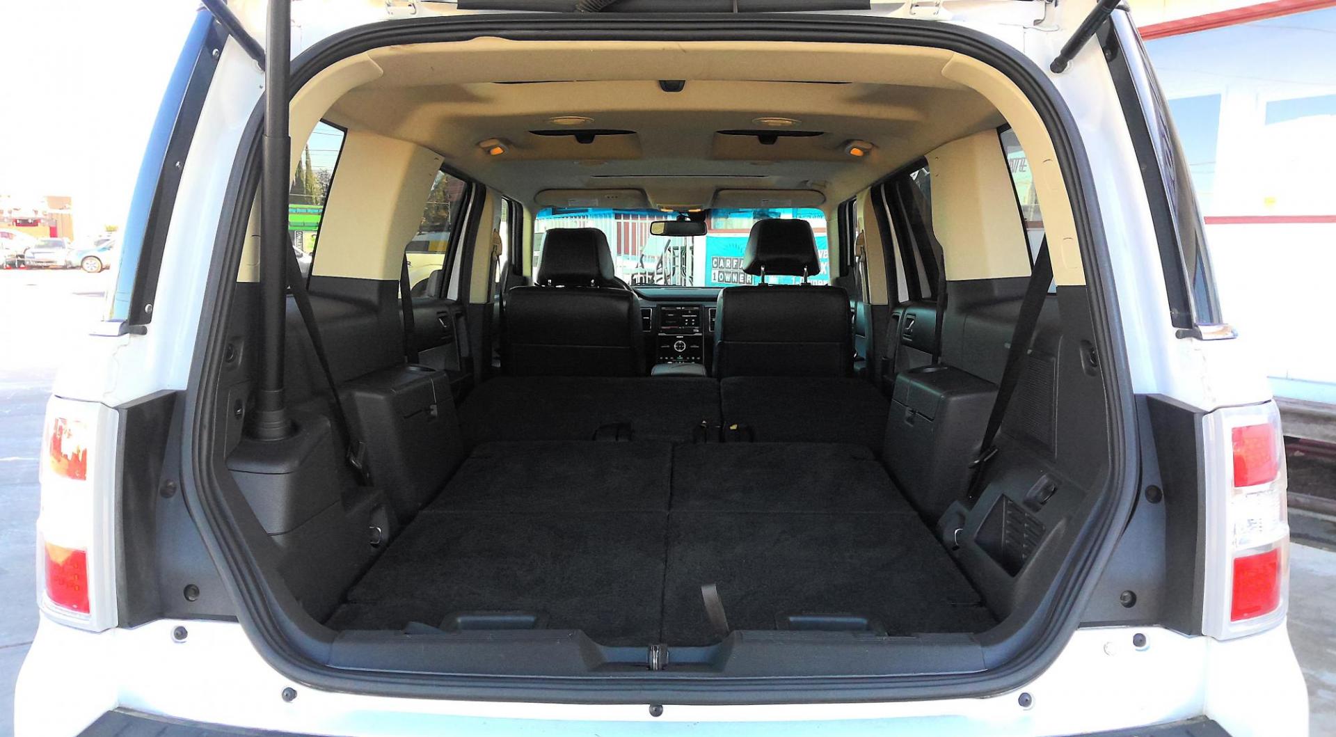 2014 WHITE Ford Flex Limited FWD (2FMGK5D89EB) with an 3.5L V6 DOHC 24V engine, 6-Speed Automatic Overdrive transmission, located at 502 S. Riverside Avenue, Medford, OR, 97501, (541) 773-3136, 42.322803, -122.867477 - Photo#8