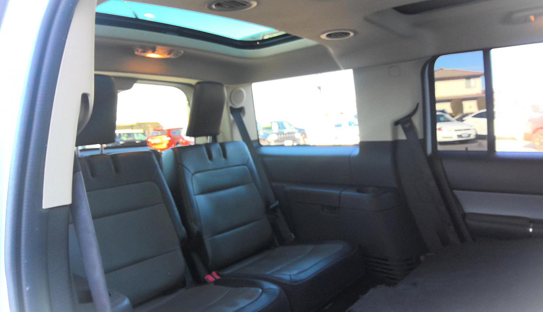 2014 WHITE Ford Flex Limited FWD (2FMGK5D89EB) with an 3.5L V6 DOHC 24V engine, 6-Speed Automatic Overdrive transmission, located at 502 S. Riverside Avenue, Medford, OR, 97501, (541) 773-3136, 42.322803, -122.867477 - Photo#10