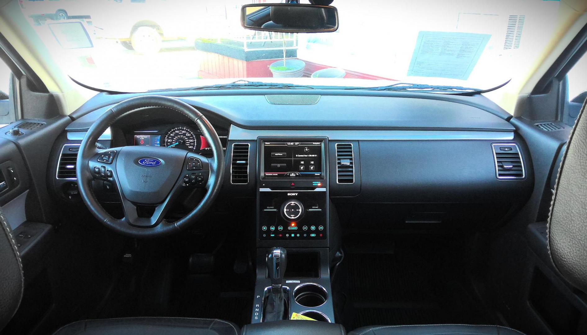 2014 WHITE Ford Flex Limited FWD (2FMGK5D89EB) with an 3.5L V6 DOHC 24V engine, 6-Speed Automatic Overdrive transmission, located at 502 S. Riverside Avenue, Medford, OR, 97501, (541) 773-3136, 42.322803, -122.867477 - Photo#12
