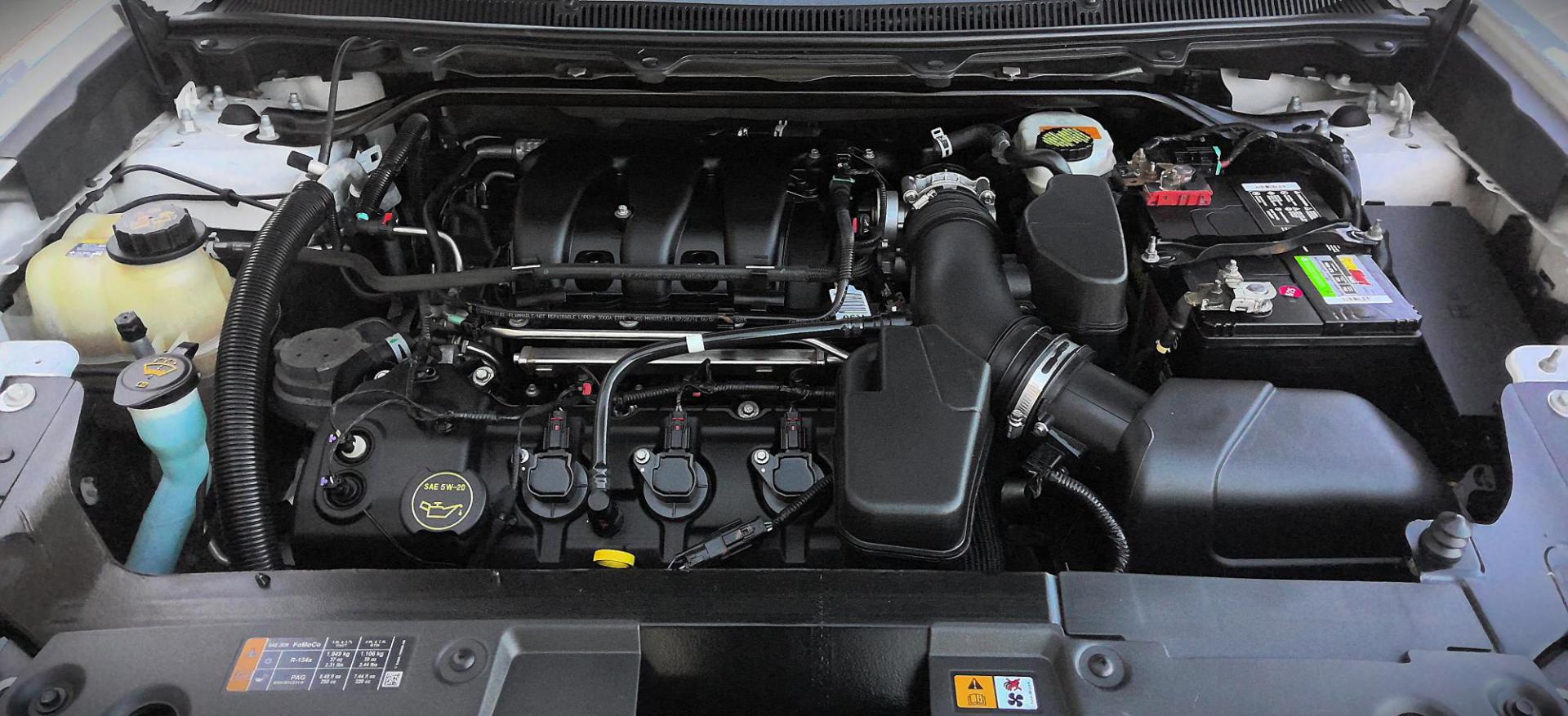 2014 WHITE Ford Flex Limited FWD (2FMGK5D89EB) with an 3.5L V6 DOHC 24V engine, 6-Speed Automatic Overdrive transmission, located at 502 S. Riverside Avenue, Medford, OR, 97501, (541) 773-3136, 42.322803, -122.867477 - Photo#14