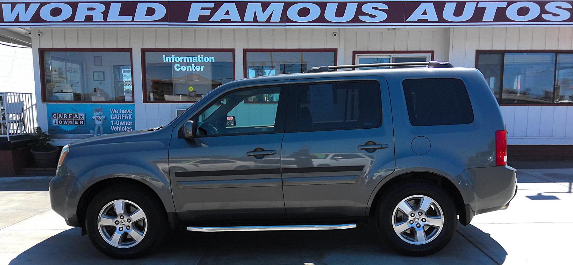 2009 GRAY Honda Pilot EX 4WD (5FNYF48429B) with an 3.5L V6 SOHC 24V engine, 5-Speed Automatic Overdrive transmission, located at 502 S. Riverside Avenue, Medford, OR, 97501, (541) 773-3136, 42.322803, -122.867477 - Photo#0