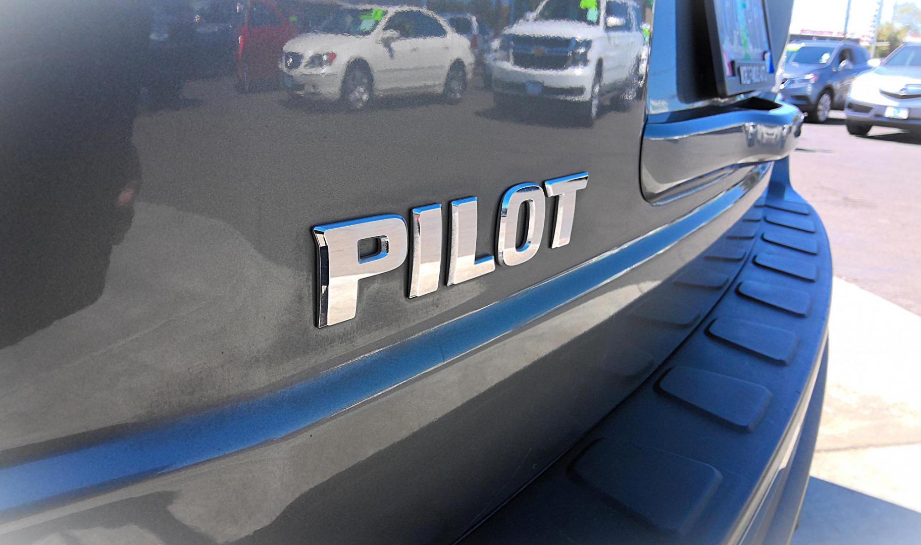 2009 GRAY Honda Pilot EX 4WD (5FNYF48429B) with an 3.5L V6 SOHC 24V engine, 5-Speed Automatic Overdrive transmission, located at 502 S. Riverside Avenue, Medford, OR, 97501, (541) 773-3136, 42.322803, -122.867477 - Photo#4