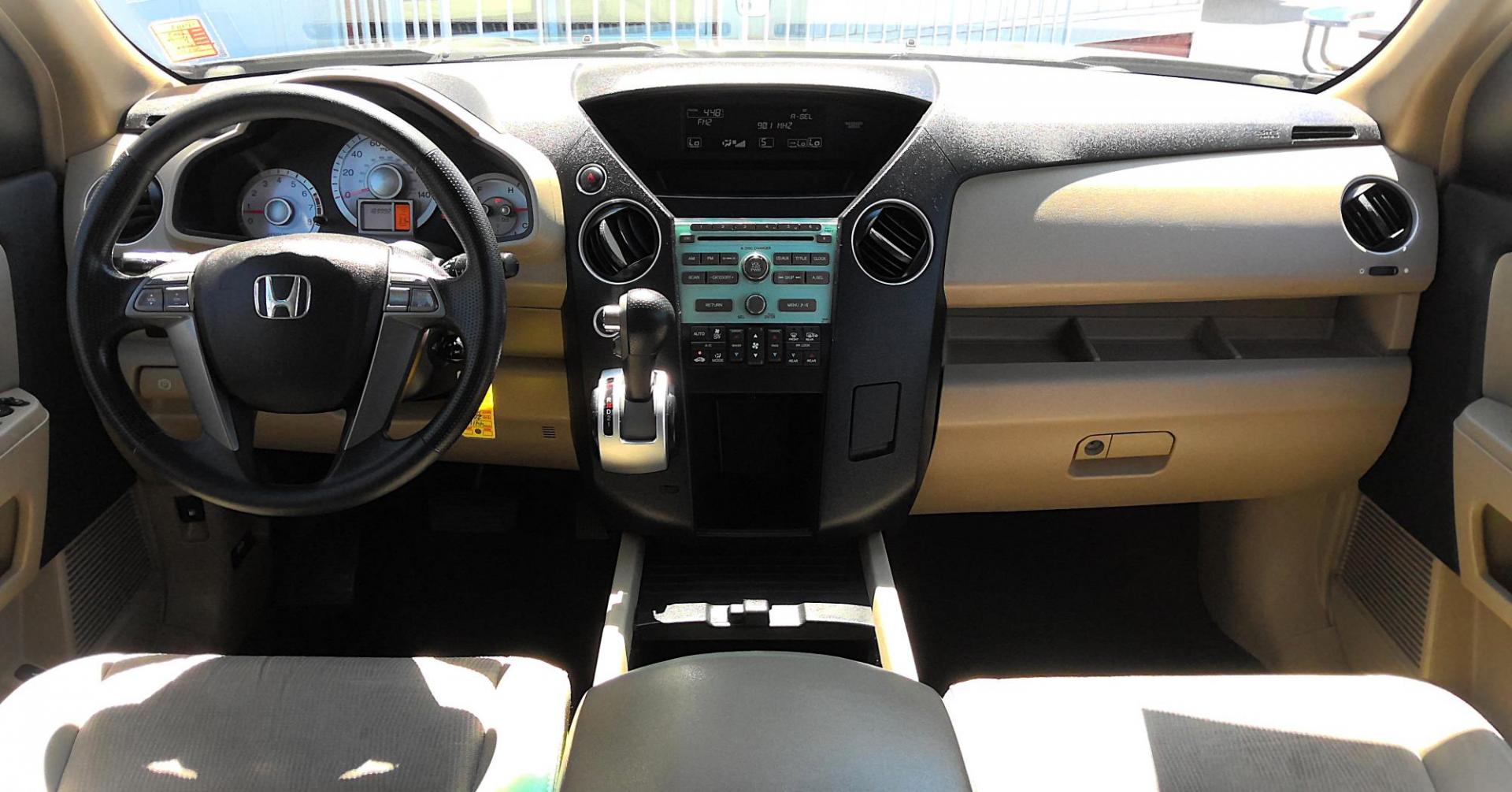 2009 GRAY Honda Pilot EX 4WD (5FNYF48429B) with an 3.5L V6 SOHC 24V engine, 5-Speed Automatic Overdrive transmission, located at 502 S. Riverside Avenue, Medford, OR, 97501, (541) 773-3136, 42.322803, -122.867477 - Photo#11