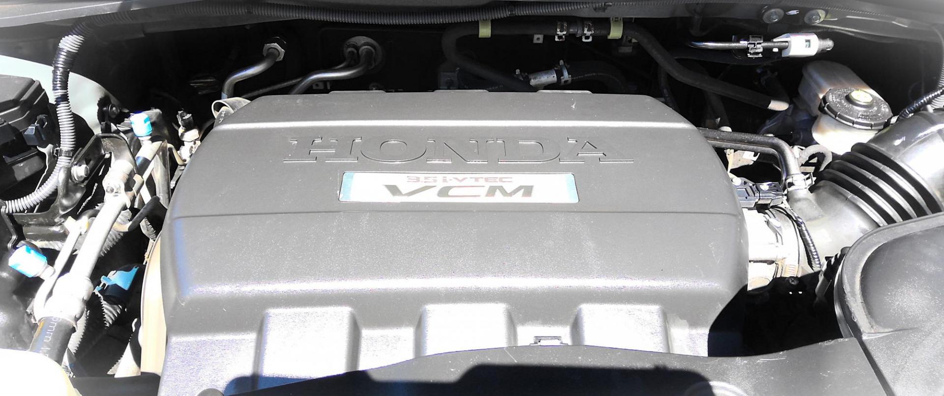 2009 GRAY Honda Pilot EX 4WD (5FNYF48429B) with an 3.5L V6 SOHC 24V engine, 5-Speed Automatic Overdrive transmission, located at 502 S. Riverside Avenue, Medford, OR, 97501, (541) 773-3136, 42.322803, -122.867477 - Photo#14