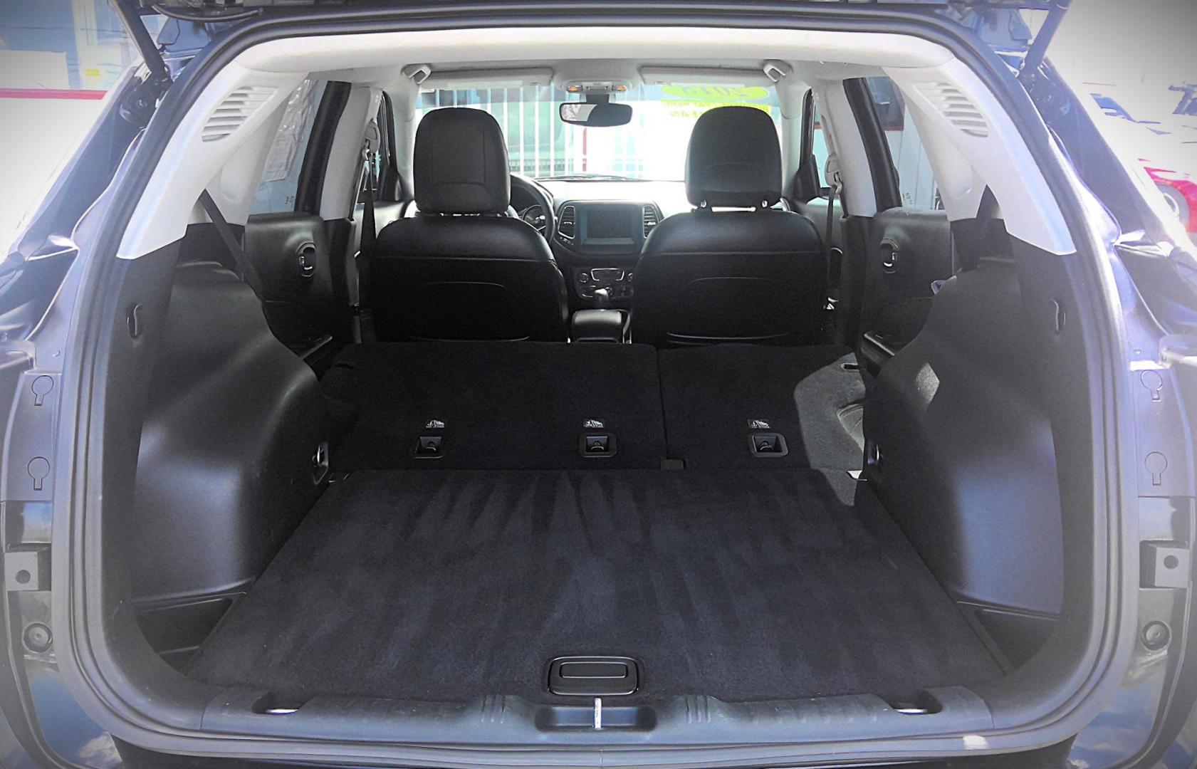 2018 BLACK Jeep Compass Sport FWD (3C4NJCBB6JT) with an 2.4L L4 DOHC 16V engine, located at 502 S. Riverside Avenue, Medford, OR, 97501, (541) 773-3136, 42.322803, -122.867477 - Photo#4