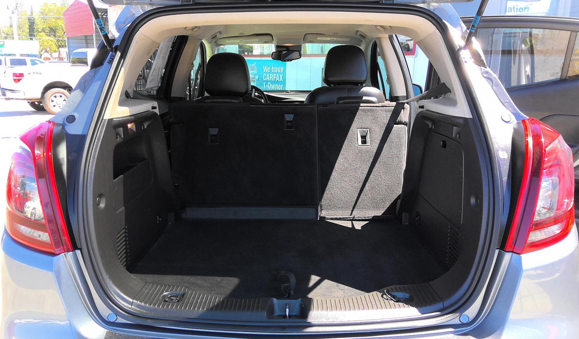 2020 GRAY Buick Encore Preferred AWD (KL4CJESB6LB) with an 1.4L L4 DOHC 16V TURBO engine, 6A transmission, located at 502 S. Riverside Avenue, Medford, OR, 97501, (541) 773-3136, 42.322803, -122.867477 - Photo#5