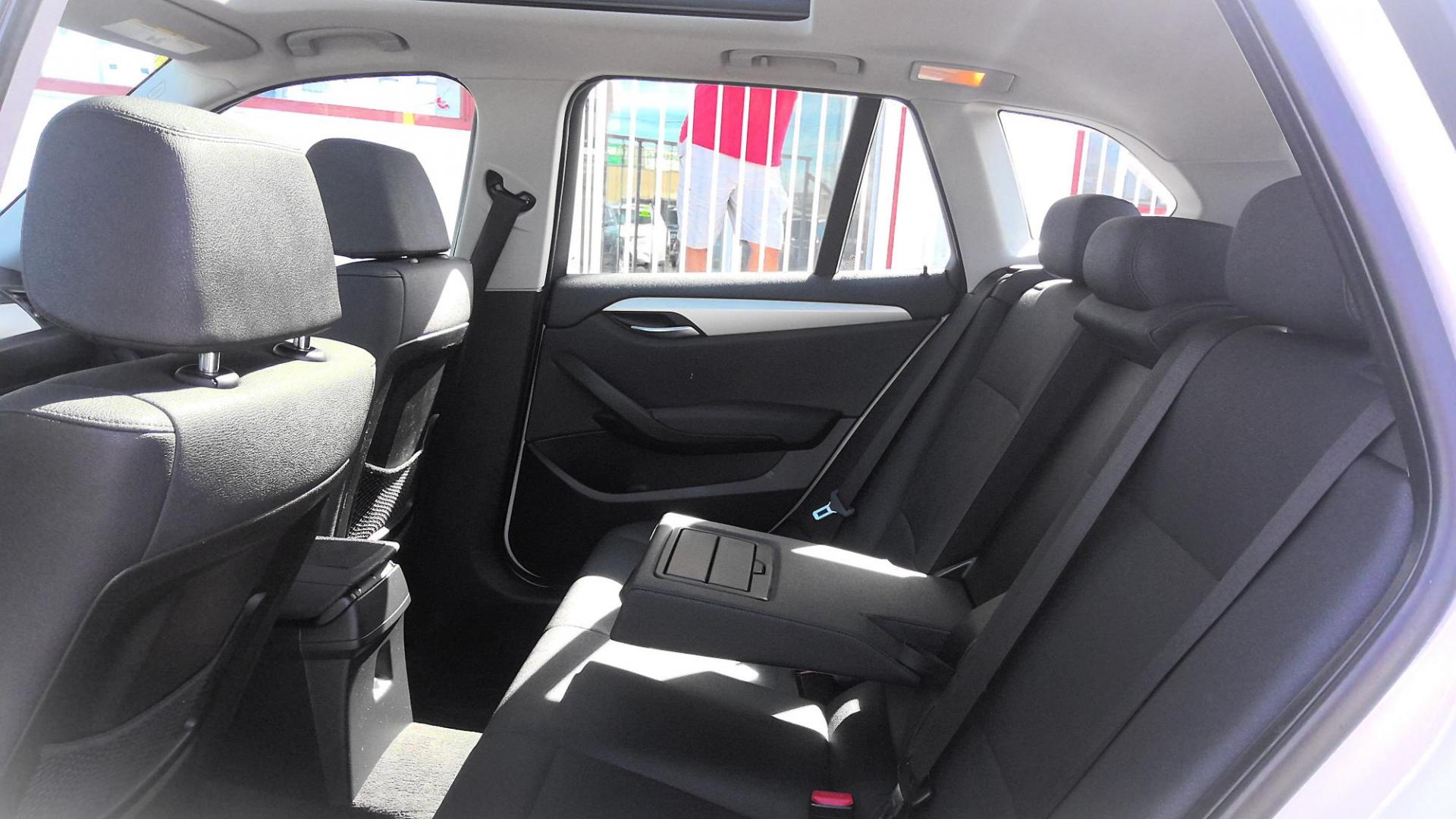 2014 WHITE BMW X1 xDrive28i (WBAVL1C59EV) with an 2.0L L4 DOHC 16V engine, 8-Speed Automatic transmission, located at 502 S. Riverside Avenue, Medford, OR, 97501, (541) 773-3136, 42.322803, -122.867477 - Photo#6