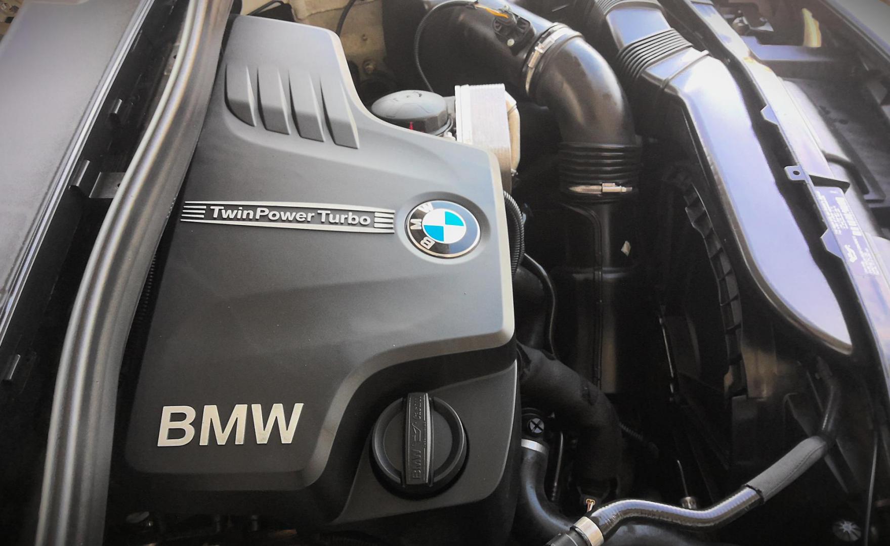 2014 WHITE BMW X1 xDrive28i (WBAVL1C59EV) with an 2.0L L4 DOHC 16V engine, 8-Speed Automatic transmission, located at 502 S. Riverside Avenue, Medford, OR, 97501, (541) 773-3136, 42.322803, -122.867477 - Photo#9