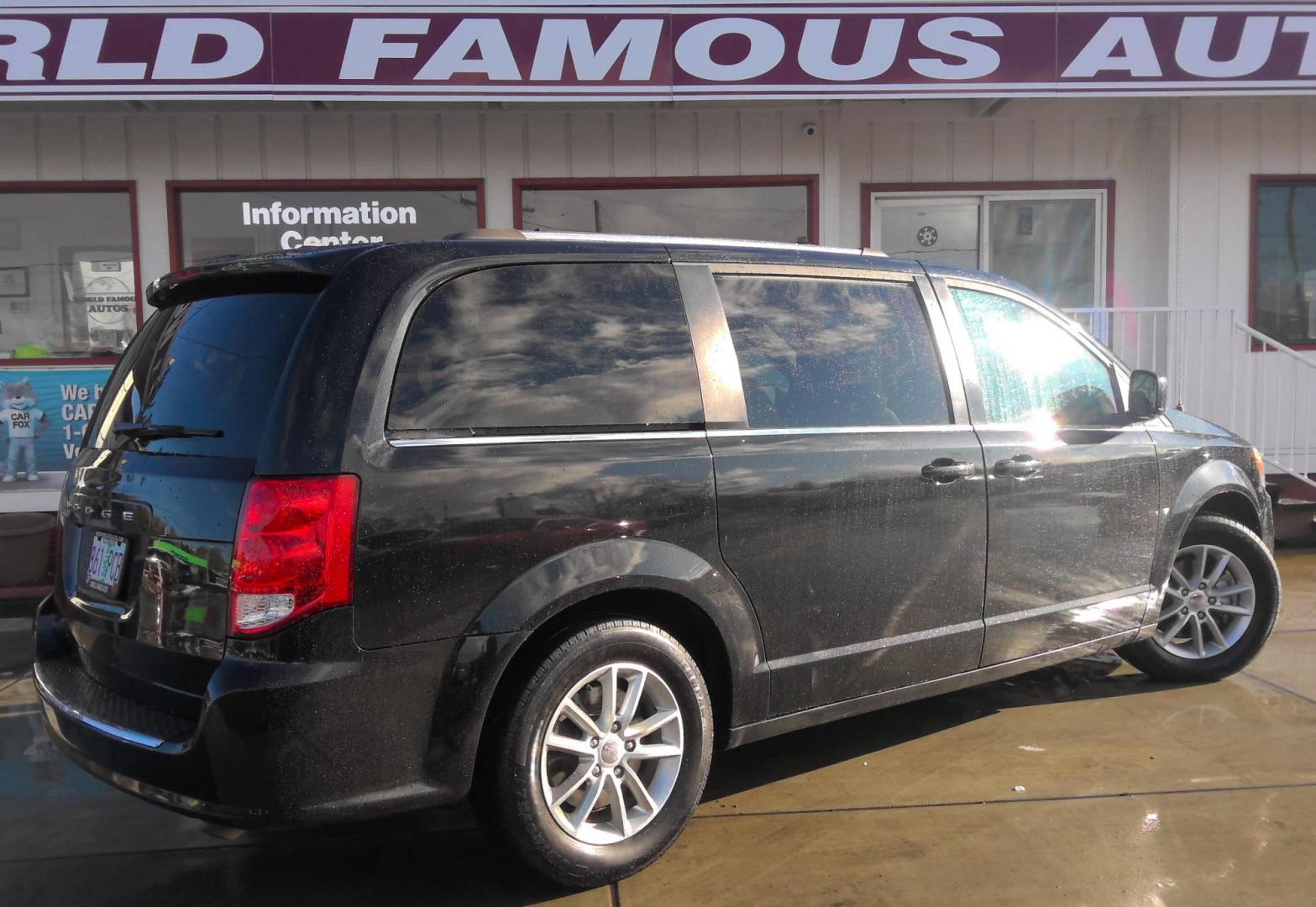 2020 BLACK Dodge Grand Caravan SXT (2C4RDGCG8LR) with an 3.6L V6 DOHC 24V engine, 6A transmission, located at 502 S. Riverside Avenue, Medford, OR, 97501, (541) 773-3136, 42.322803, -122.867477 - Photo#2