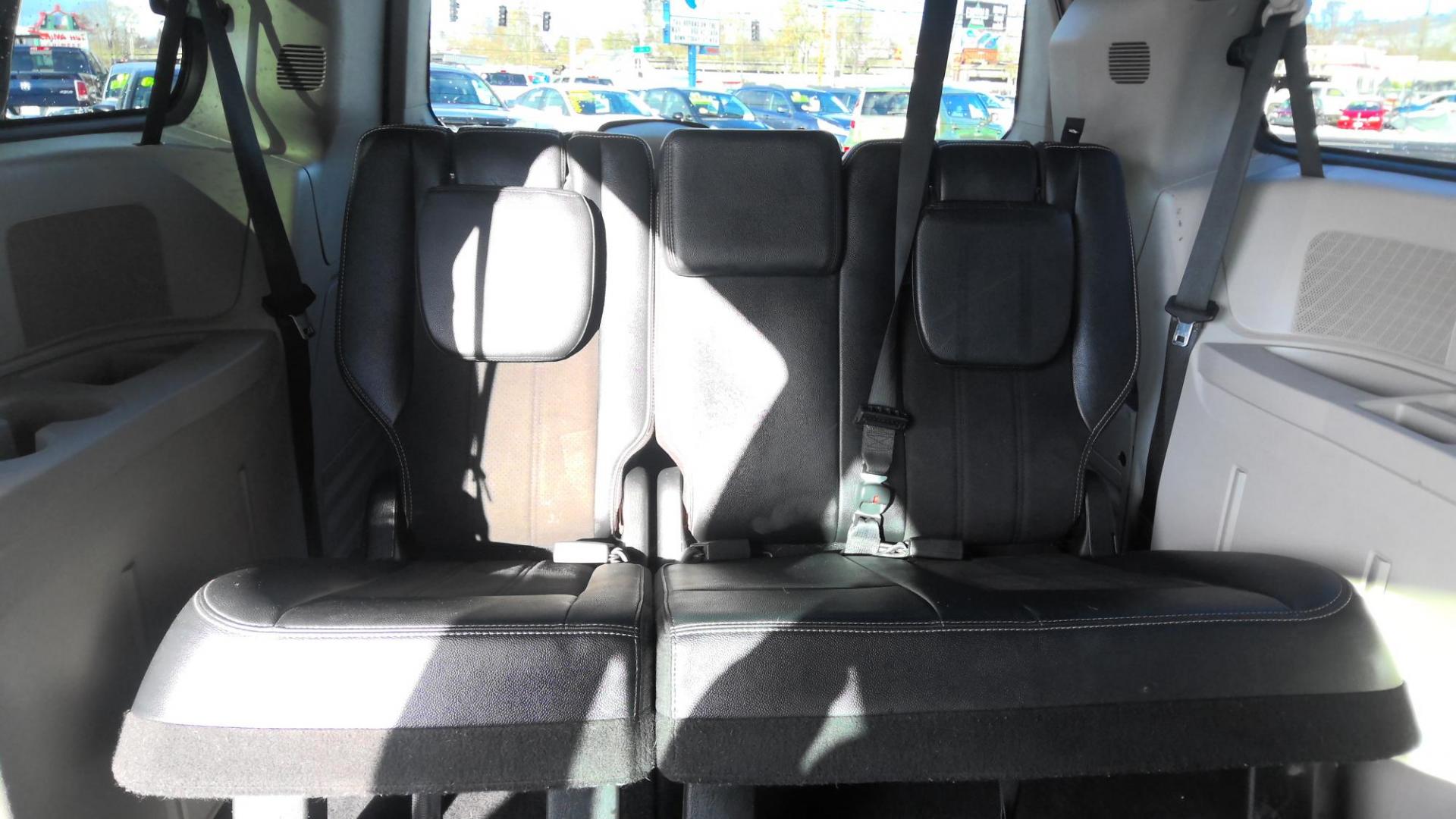2020 BLACK Dodge Grand Caravan SXT (2C4RDGCG8LR) with an 3.6L V6 DOHC 24V engine, 6A transmission, located at 502 S. Riverside Avenue, Medford, OR, 97501, (541) 773-3136, 42.322803, -122.867477 - Photo#6