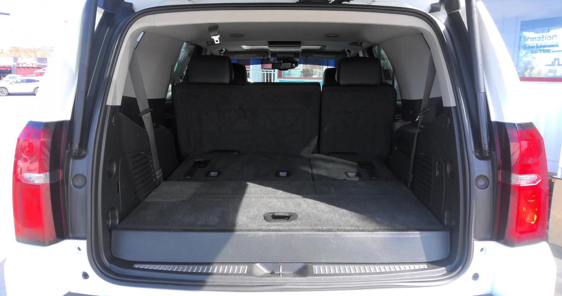 2015 WHITE Chevrolet Tahoe LT 4WD (1GNSKBKC3FR) with an 5.3L V8 OHV 16V engine, 6-Speed Automatic transmission, located at 502 S. Riverside Avenue, Medford, OR, 97501, (541) 773-3136, 42.322803, -122.867477 - Photo#5