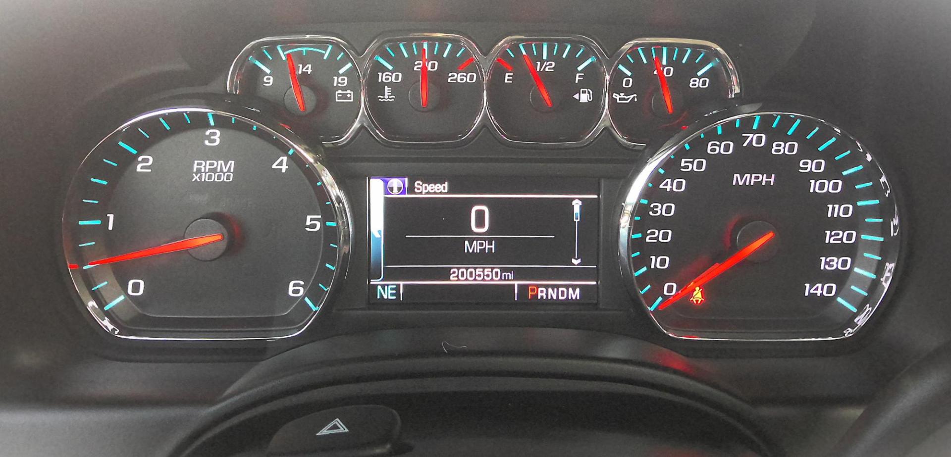 2015 WHITE Chevrolet Tahoe LT 4WD (1GNSKBKC3FR) with an 5.3L V8 OHV 16V engine, 6-Speed Automatic transmission, located at 502 S. Riverside Avenue, Medford, OR, 97501, (541) 773-3136, 42.322803, -122.867477 - Photo#12