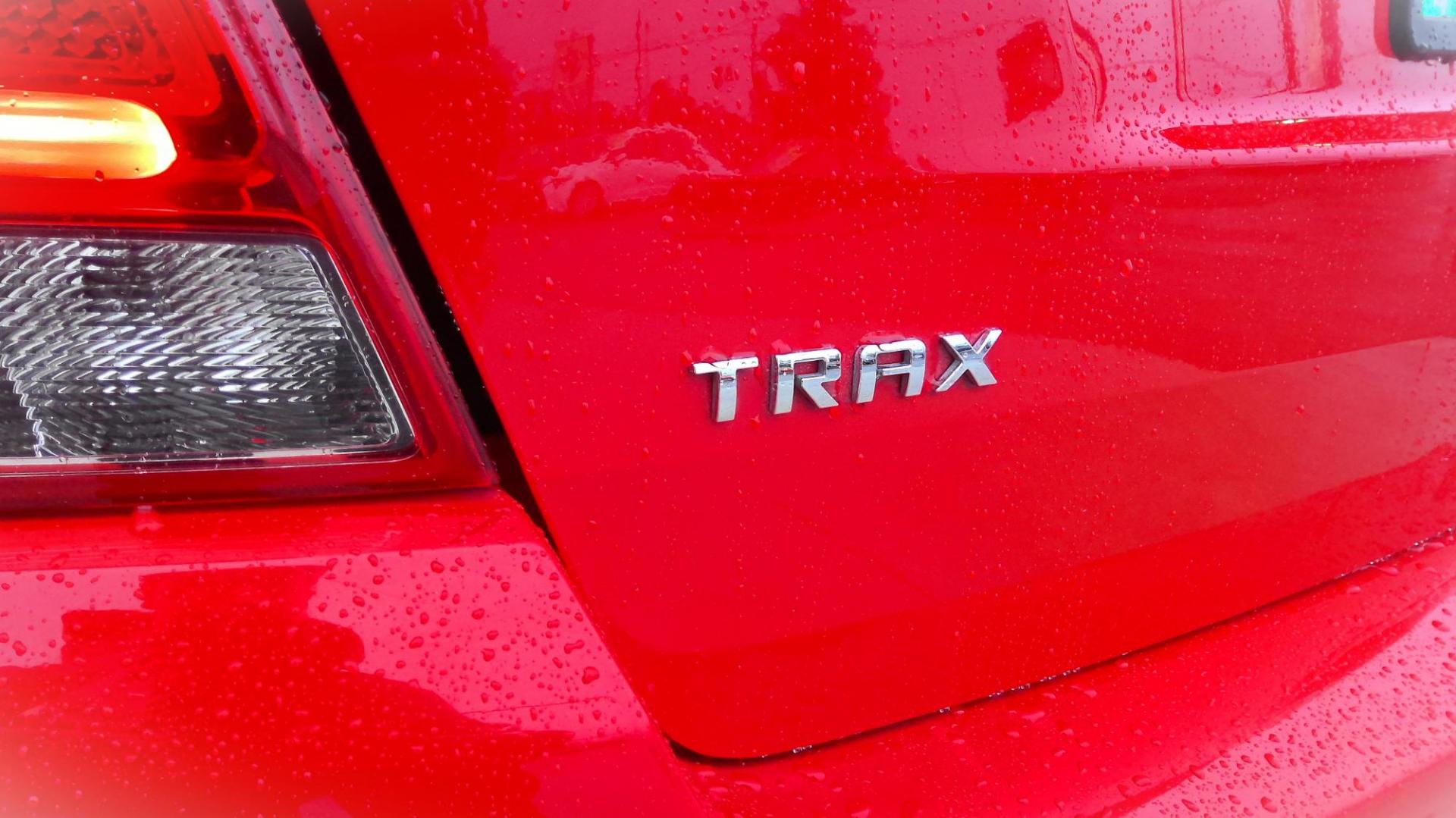 2017 RED Chevrolet Trax LT FWD (3GNCJLSB9HL) with an 1.4L L4 DOHC 16V engine, 6A transmission, located at 502 S. Riverside Avenue, Medford, OR, 97501, (541) 773-3136, 42.322803, -122.867477 - Photo#4