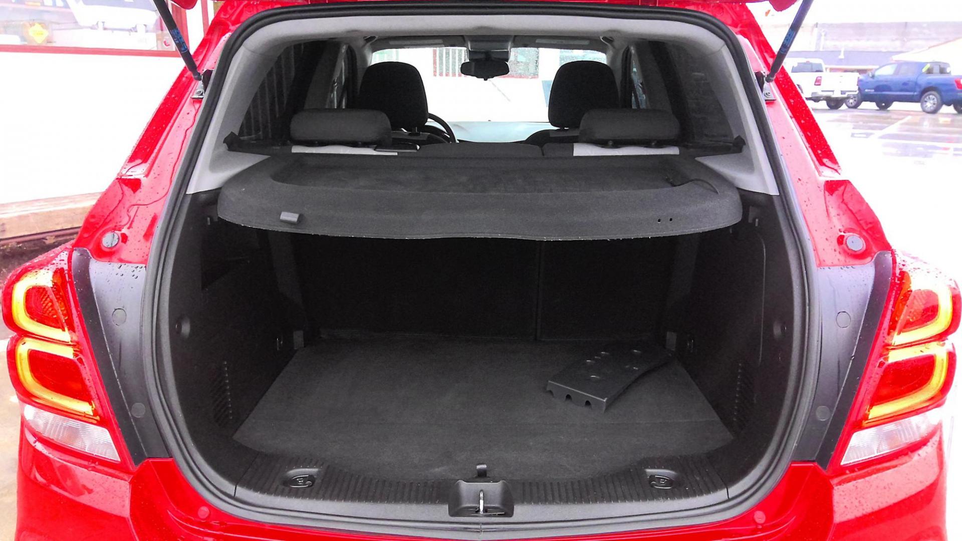 2017 RED Chevrolet Trax LT FWD (3GNCJLSB9HL) with an 1.4L L4 DOHC 16V engine, 6A transmission, located at 502 S. Riverside Avenue, Medford, OR, 97501, (541) 773-3136, 42.322803, -122.867477 - Photo#5