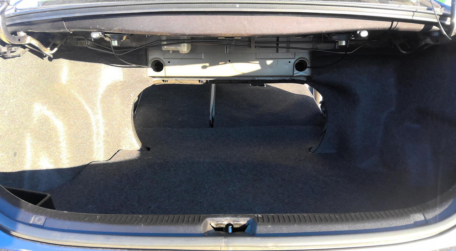 2011 GRAY Toyota Camry Base 6-Spd AT (4T4BF3EK0BR) with an 2.5L L4 DOHC 16V engine, 6-Speed Automatic transmission, located at 502 S. Riverside Avenue, Medford, OR, 97501, (541) 773-3136, 42.322803, -122.867477 - Photo#5