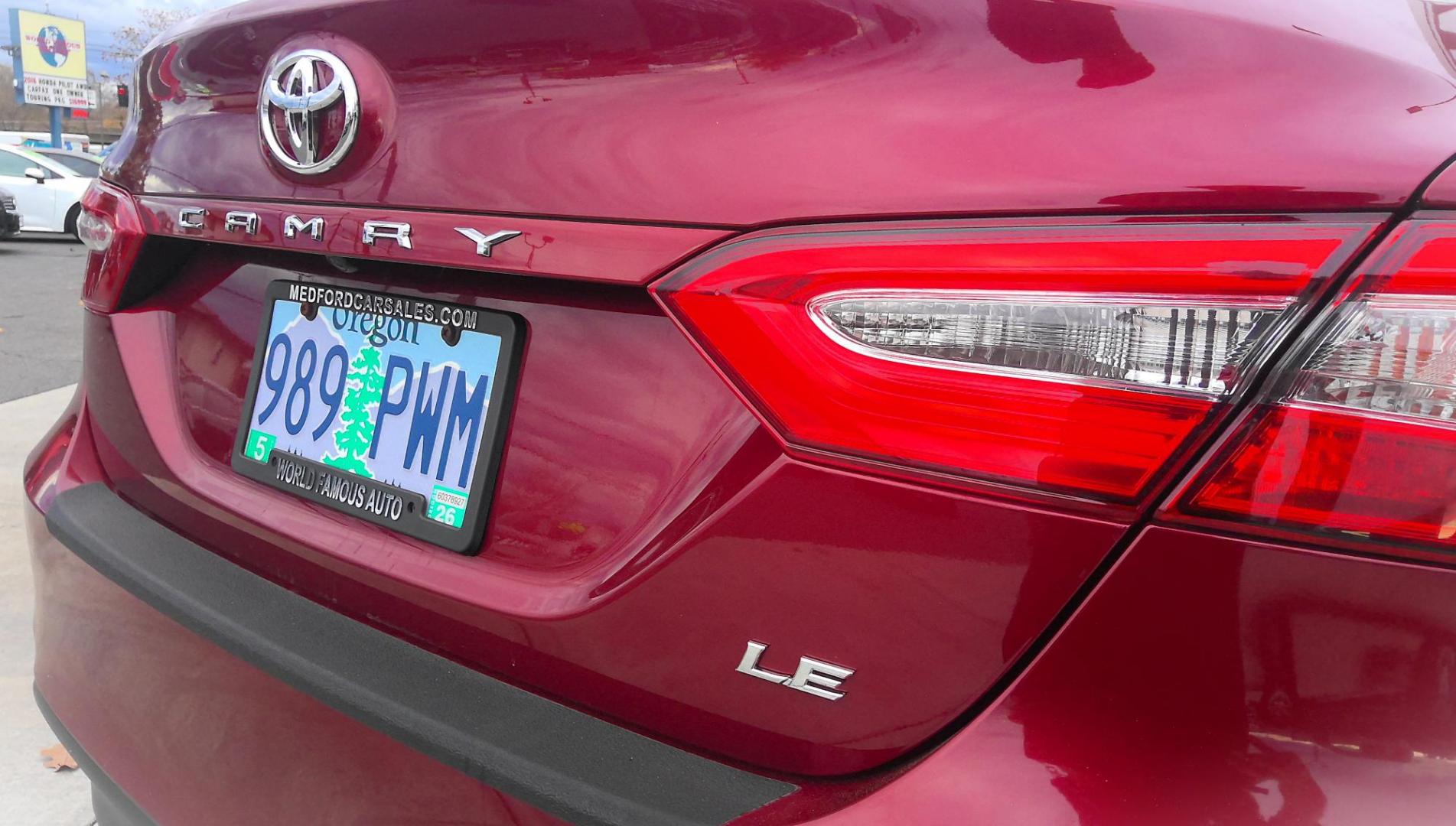2019 RED Toyota Camry LE (4T1B11HK3KU) with an 2.5L L4 DOHC 16V engine, 8A transmission, located at 502 S. Riverside Avenue, Medford, OR, 97501, (541) 773-3136, 42.322803, -122.867477 - Photo#3