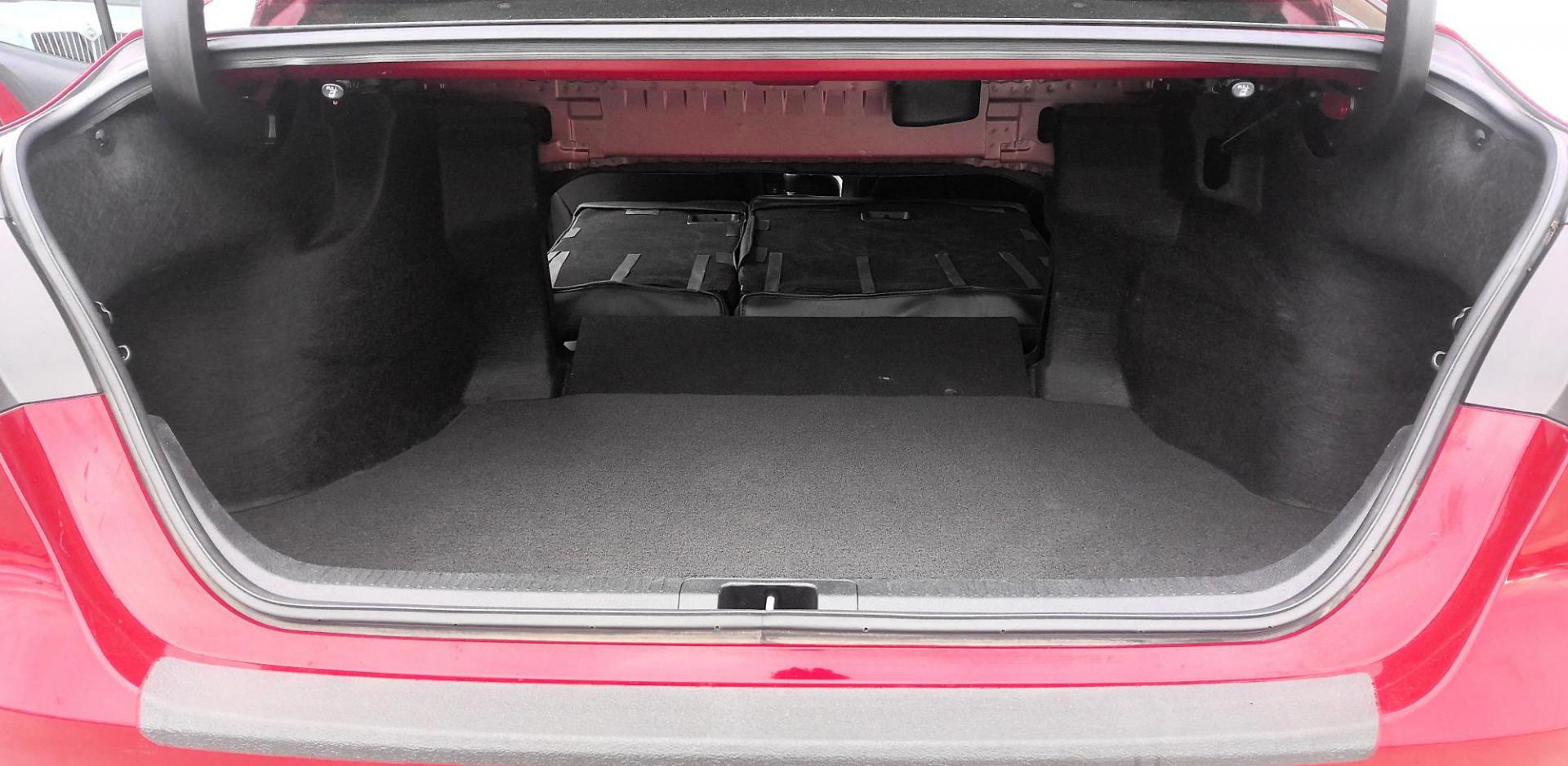 2019 RED Toyota Camry LE (4T1B11HK3KU) with an 2.5L L4 DOHC 16V engine, 8A transmission, located at 502 S. Riverside Avenue, Medford, OR, 97501, (541) 773-3136, 42.322803, -122.867477 - Photo#5