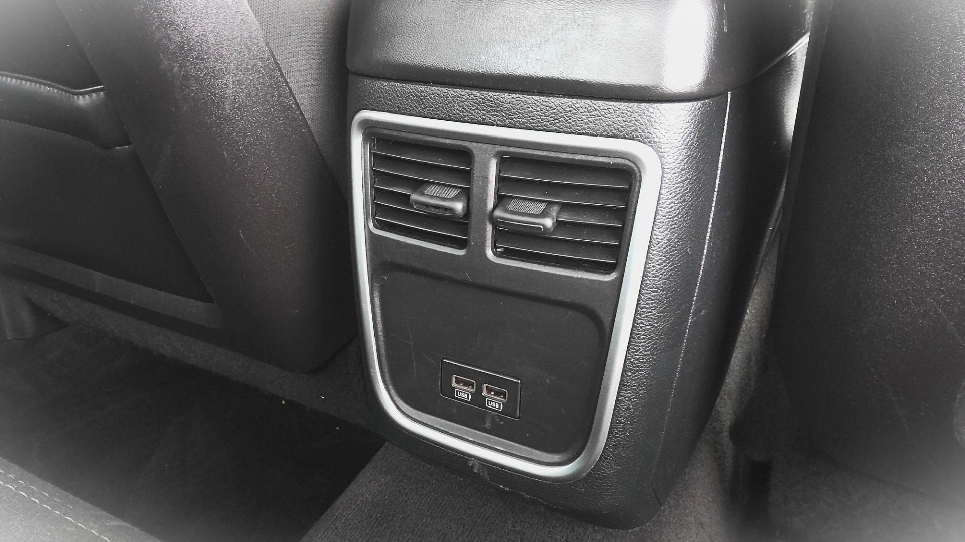 2015 BLUE Dodge Charger SE (2C3CDXBG9FH) with an 3.6L V6 DOHC 24V engine, 8-Speed Automatic transmission, located at 502 S. Riverside Avenue, Medford, OR, 97501, (541) 773-3136, 42.322803, -122.867477 - Photo#4