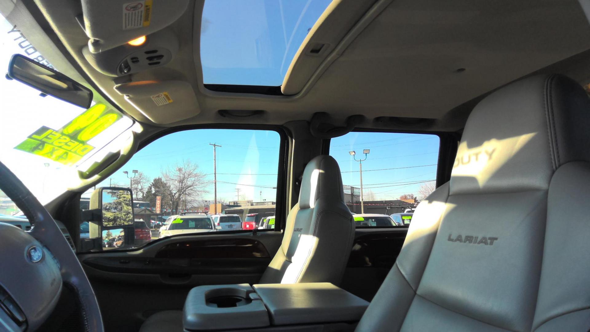 2004 BLACK Ford F-350 SD Lariat Crew Cab 4WD (1FTSW31P64E) with an 6.0L V8 OHV 32V TURBO DIESEL engine, located at 502 S. Riverside Avenue, Medford, OR, 97501, (541) 773-3136, 42.322803, -122.867477 - Photo#7