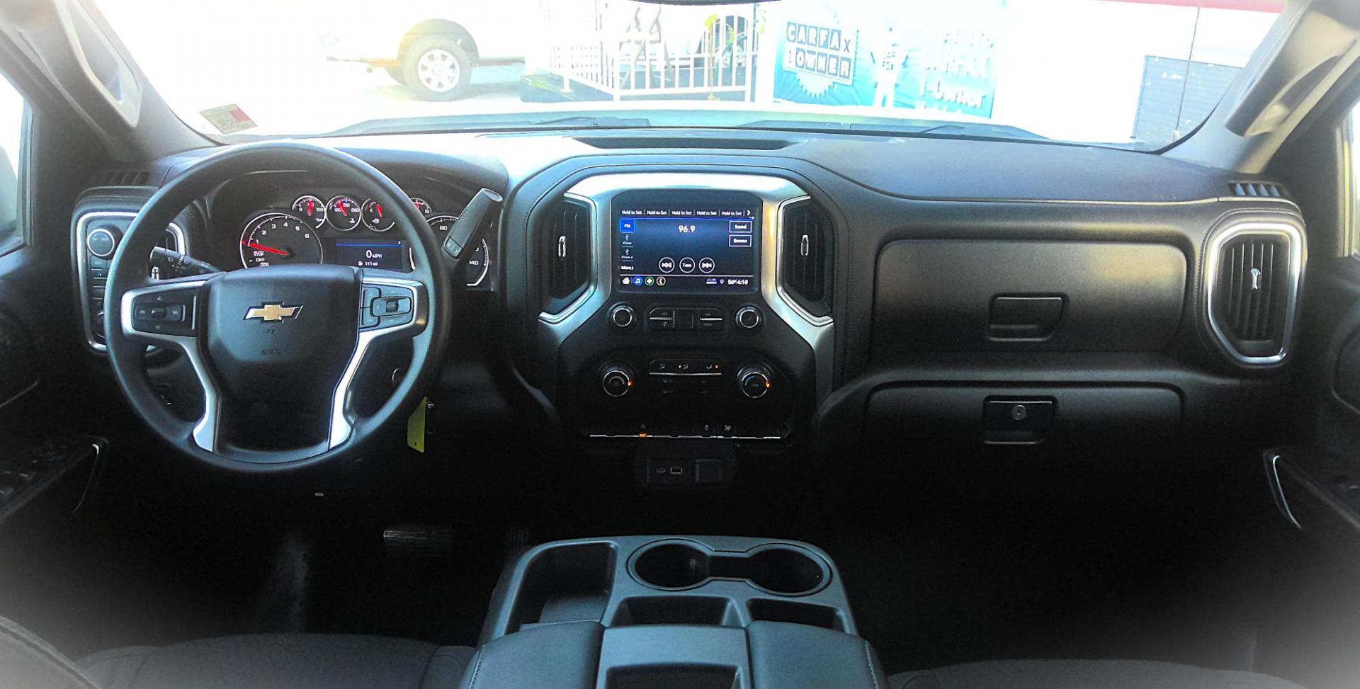 2020 WHITE Chevrolet Silverado 1500 LT Crew Cab Long Box 4WD (1GCUYDED2LZ) with an 5.3L V8 OHV 16V engine, 6A transmission, located at 502 S. Riverside Avenue, Medford, OR, 97501, (541) 773-3136, 42.322803, -122.867477 - Photo#6