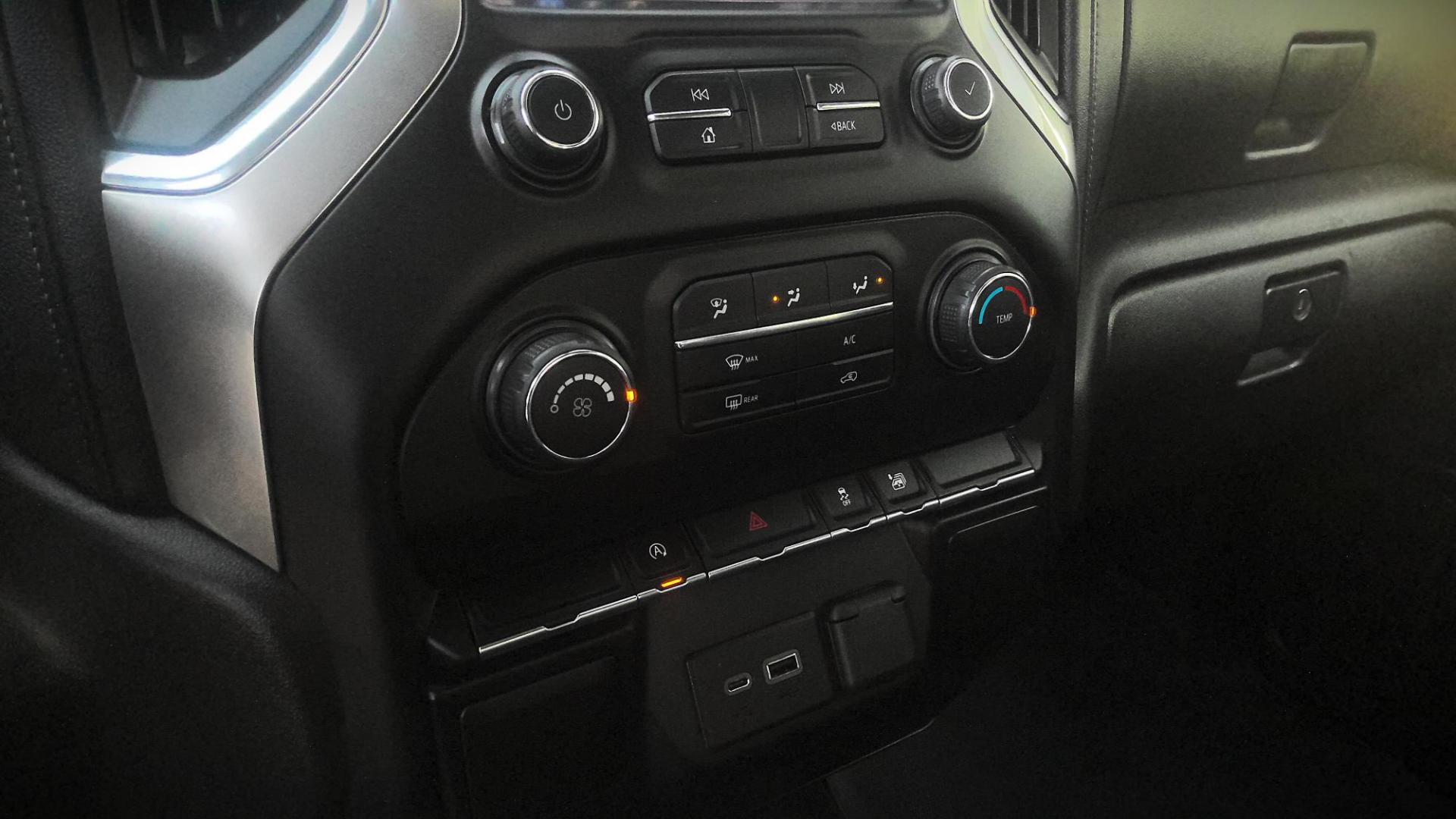 2020 WHITE Chevrolet Silverado 1500 LT Crew Cab Long Box 4WD (1GCUYDED2LZ) with an 5.3L V8 OHV 16V engine, 6A transmission, located at 502 S. Riverside Avenue, Medford, OR, 97501, (541) 773-3136, 42.322803, -122.867477 - Photo#7