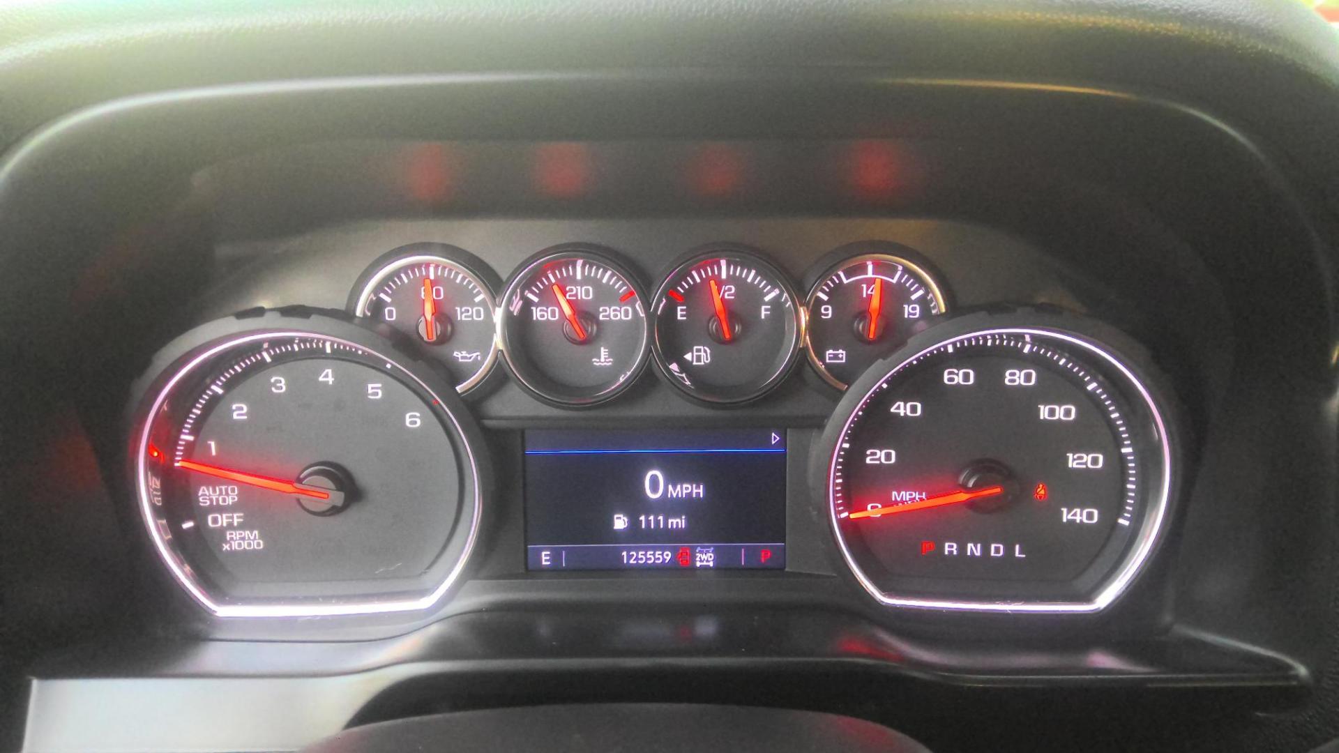 2020 WHITE Chevrolet Silverado 1500 LT Crew Cab Long Box 4WD (1GCUYDED2LZ) with an 5.3L V8 OHV 16V engine, 6A transmission, located at 502 S. Riverside Avenue, Medford, OR, 97501, (541) 773-3136, 42.322803, -122.867477 - Photo#9