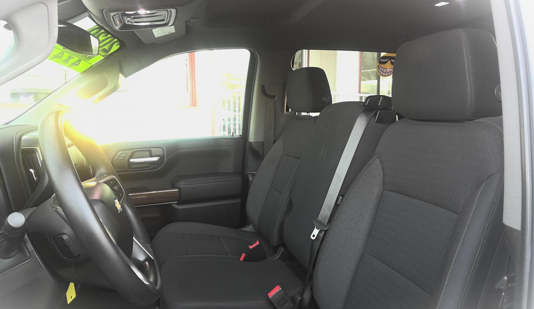 2020 WHITE Chevrolet Silverado 1500 LT Crew Cab Long Box 4WD (1GCUYDED2LZ) with an 5.3L V8 OHV 16V engine, 6A transmission, located at 502 S. Riverside Avenue, Medford, OR, 97501, (541) 773-3136, 42.322803, -122.867477 - Photo#11