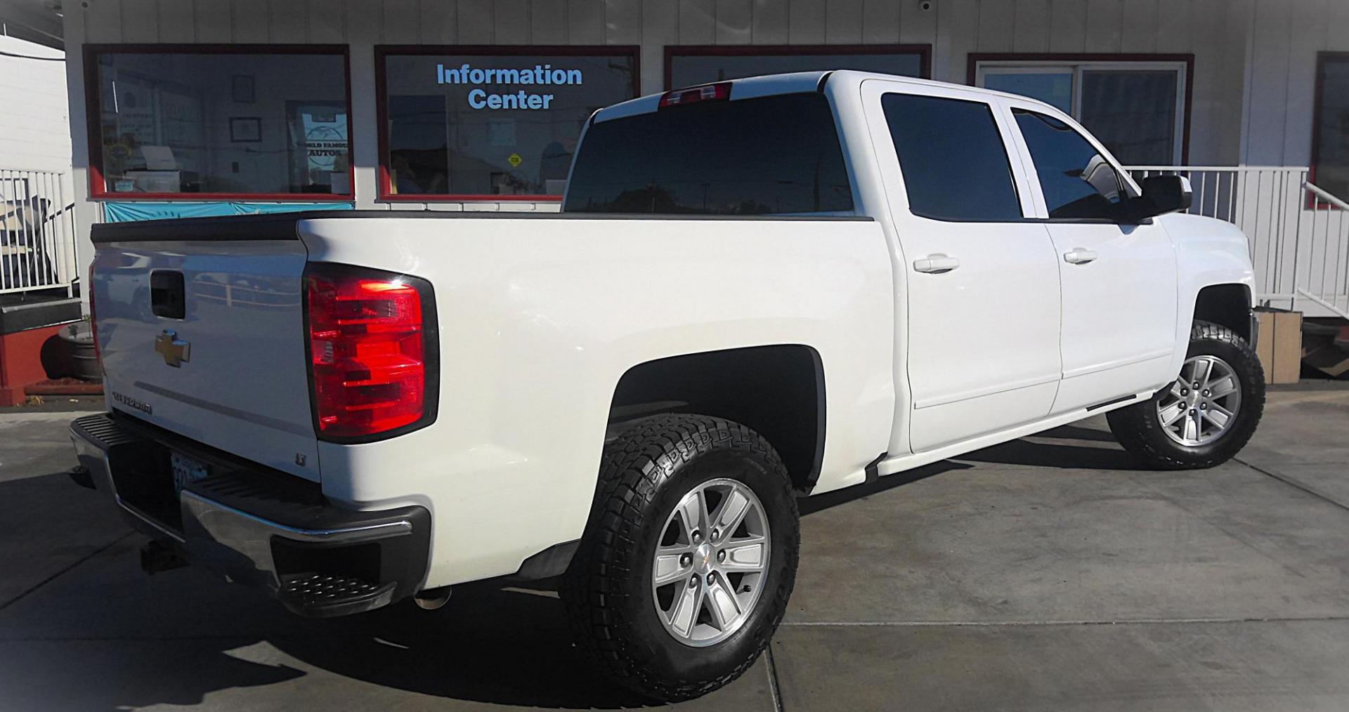 2017 WHITE Chevrolet Silverado 1500 LT Crew Cab 4WD (3GCUKREC8HG) with an 5.3L V8 OHV 16V engine, 6A transmission, located at 502 S. Riverside Avenue, Medford, OR, 97501, (541) 773-3136, 42.322803, -122.867477 - Photo#2