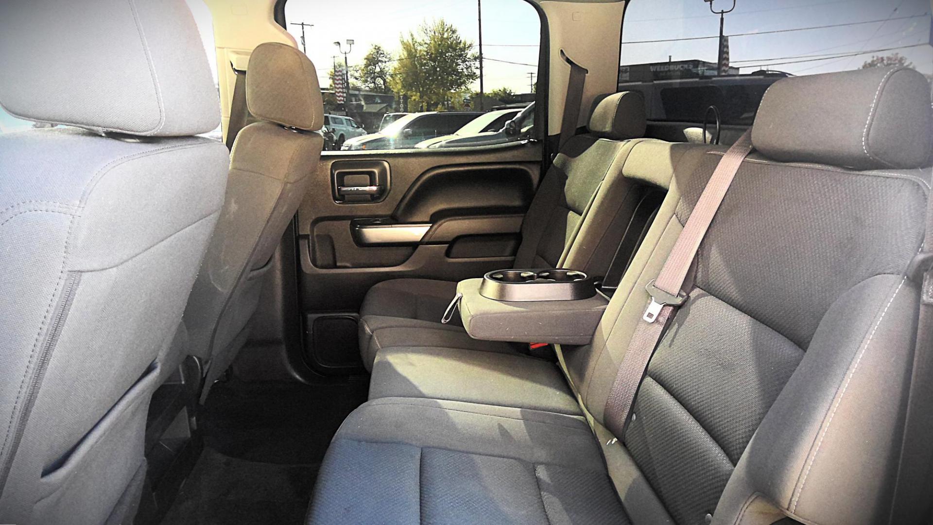2017 WHITE Chevrolet Silverado 1500 LT Crew Cab 4WD (3GCUKREC8HG) with an 5.3L V8 OHV 16V engine, 6A transmission, located at 502 S. Riverside Avenue, Medford, OR, 97501, (541) 773-3136, 42.322803, -122.867477 - Photo#3
