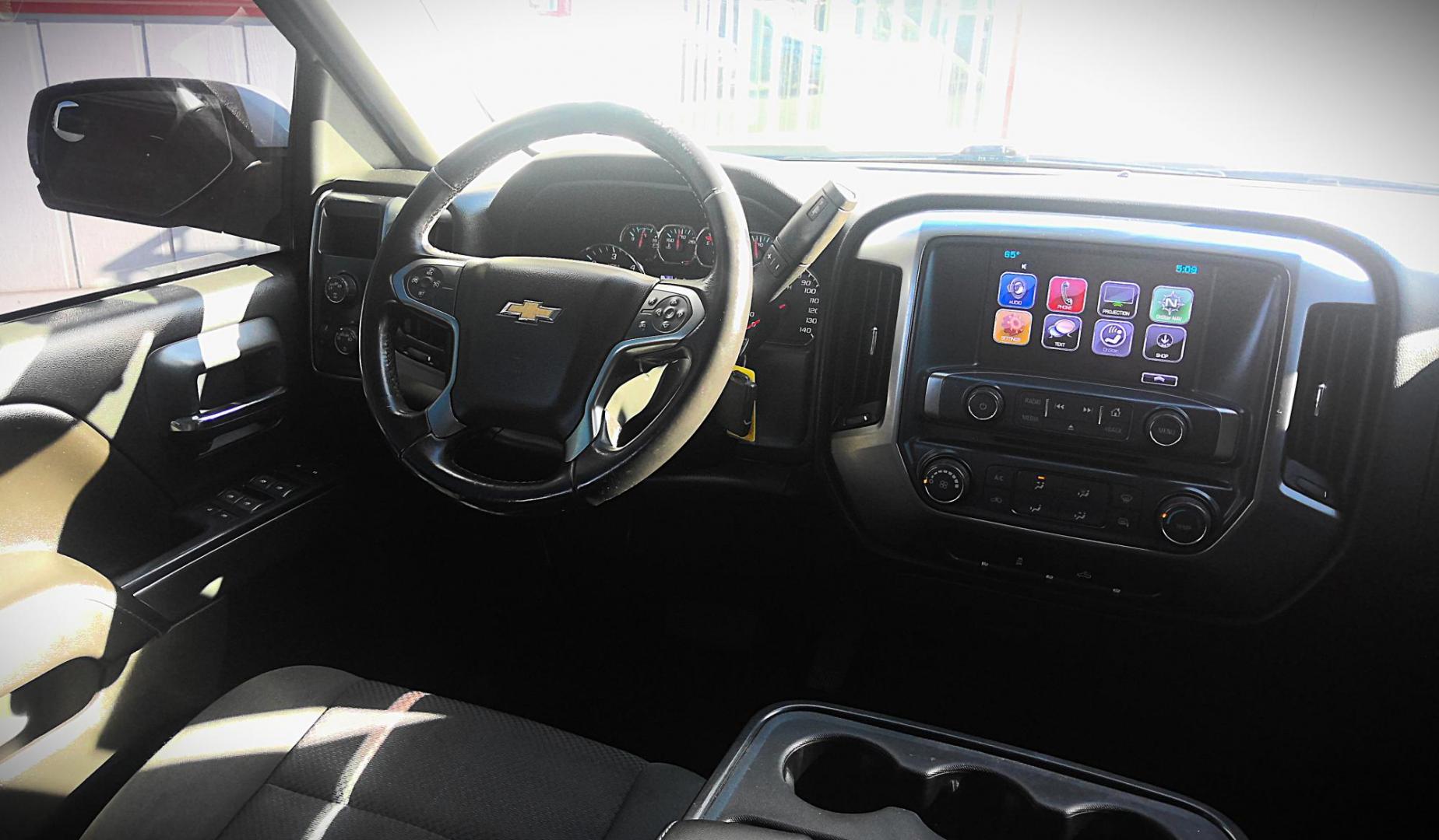 2017 WHITE Chevrolet Silverado 1500 LT Crew Cab 4WD (3GCUKREC8HG) with an 5.3L V8 OHV 16V engine, 6A transmission, located at 502 S. Riverside Avenue, Medford, OR, 97501, (541) 773-3136, 42.322803, -122.867477 - Photo#6
