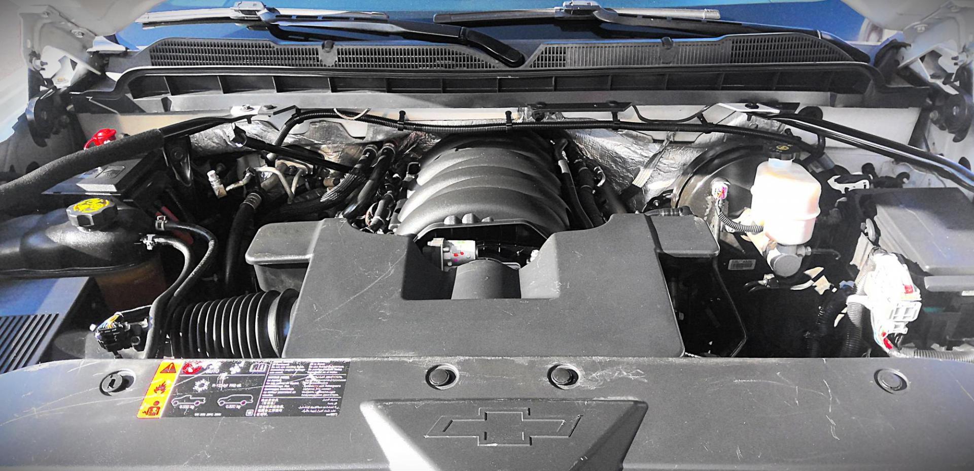 2017 WHITE Chevrolet Silverado 1500 LT Crew Cab 4WD (3GCUKREC8HG) with an 5.3L V8 OHV 16V engine, 6A transmission, located at 502 S. Riverside Avenue, Medford, OR, 97501, (541) 773-3136, 42.322803, -122.867477 - Photo#8