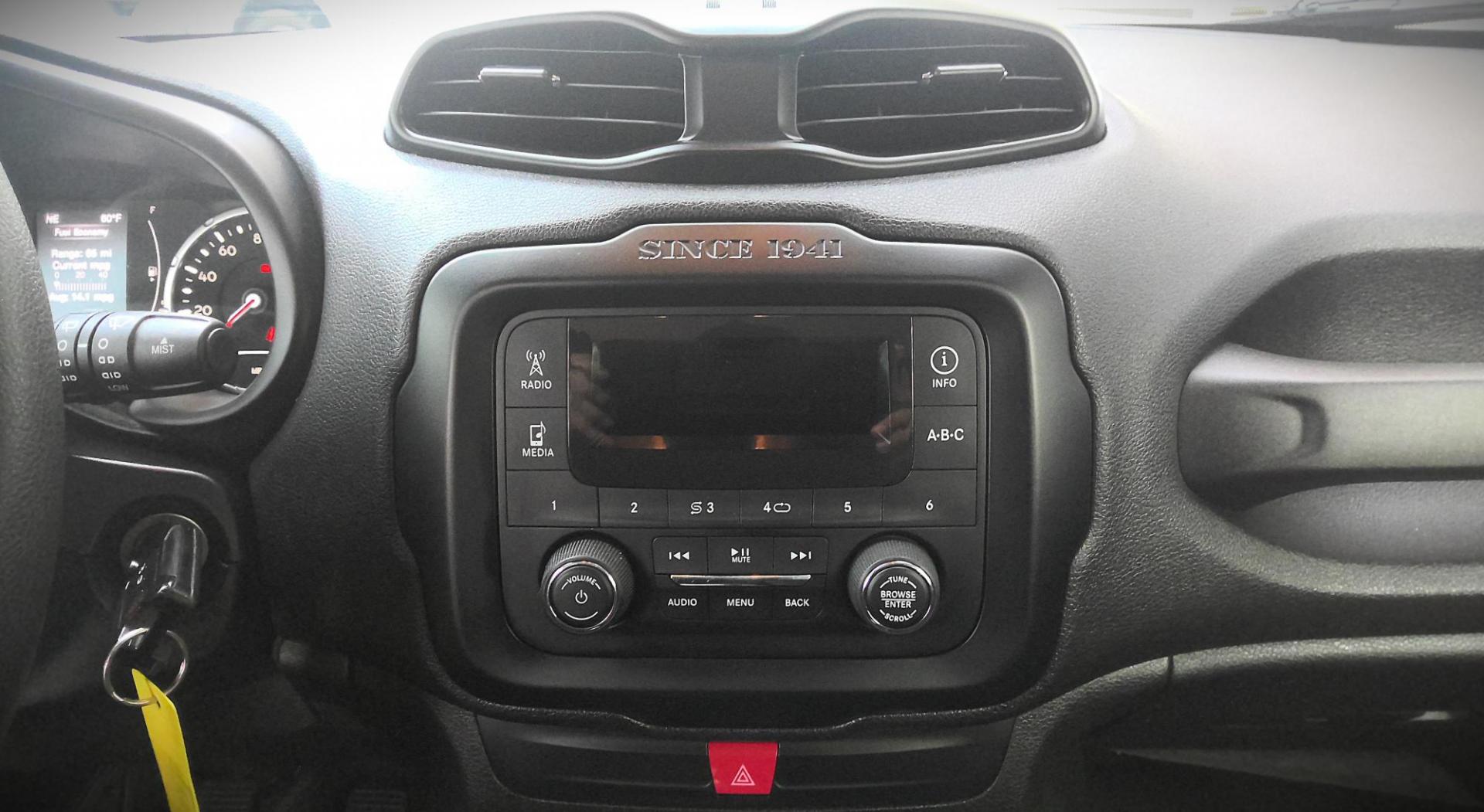 2016 SILVER Jeep Renegade Sport FWD (ZACCJAAW8GP) with an 1.4L L4 DOHC 16V TURBO engine, 6M transmission, located at 502 S. Riverside Avenue, Medford, OR, 97501, (541) 773-3136, 42.322803, -122.867477 - Photo#7