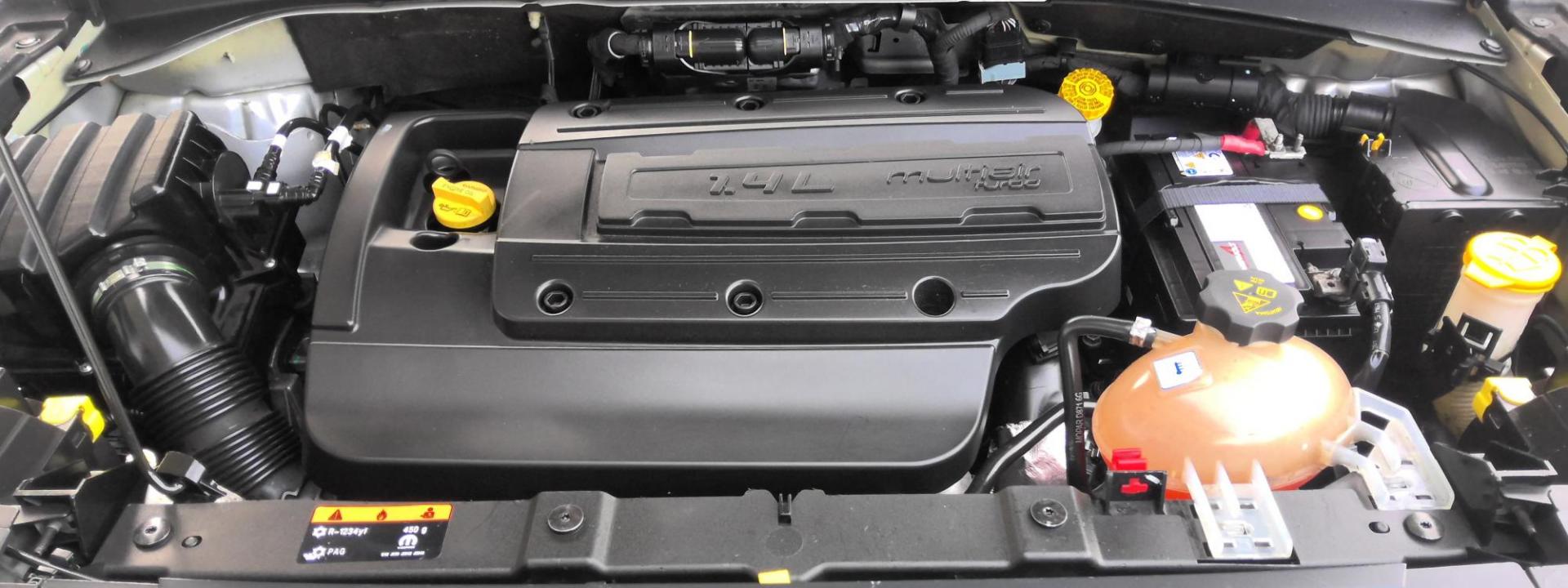 2016 SILVER Jeep Renegade Sport FWD (ZACCJAAW8GP) with an 1.4L L4 DOHC 16V TURBO engine, 6M transmission, located at 502 S. Riverside Avenue, Medford, OR, 97501, (541) 773-3136, 42.322803, -122.867477 - Photo#10