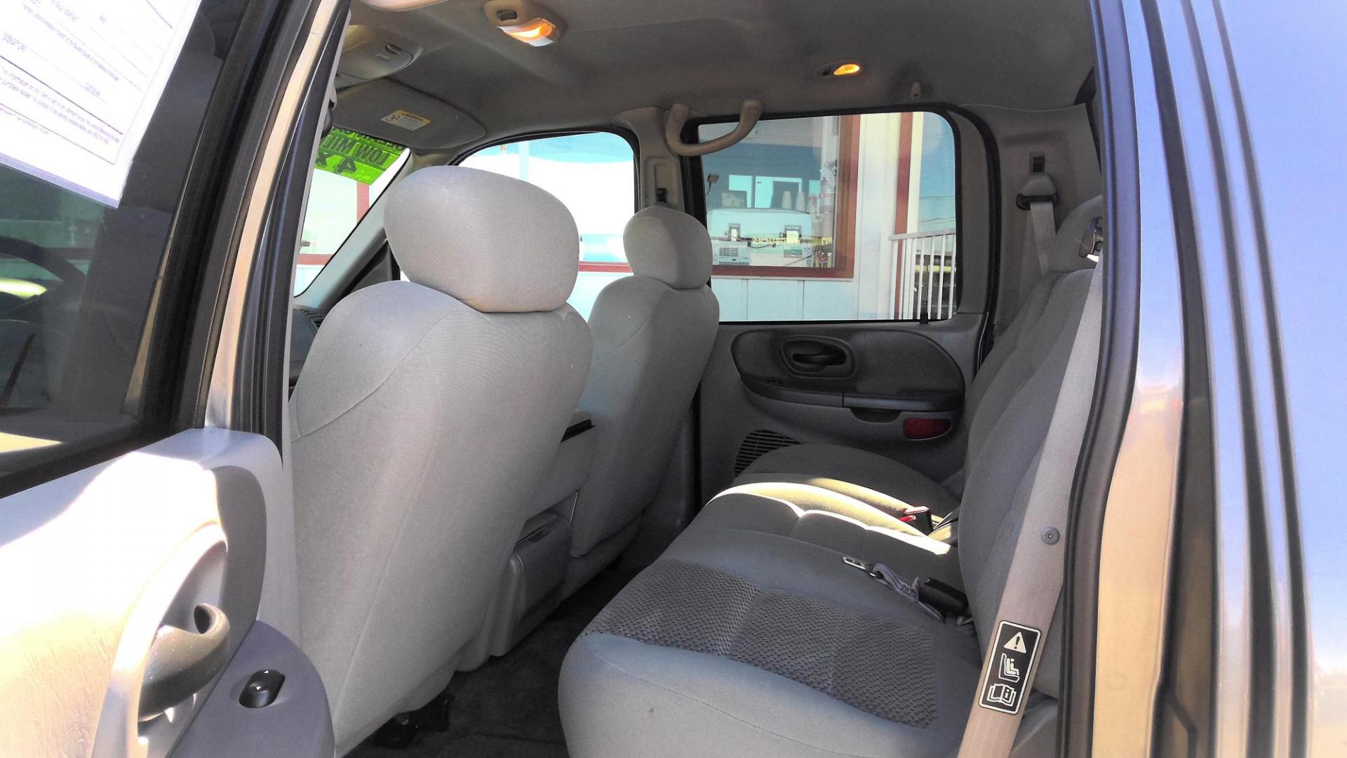 2003 GRAY Ford F-150 King Ranch SuperCrew 4WD (1FTRW08L13K) with an 5.4L V8 SOHC 16V engine, 4-Speed Automatic Overdrive transmission, located at 502 S. Riverside Avenue, Medford, OR, 97501, (541) 773-3136, 42.322803, -122.867477 - Photo#3