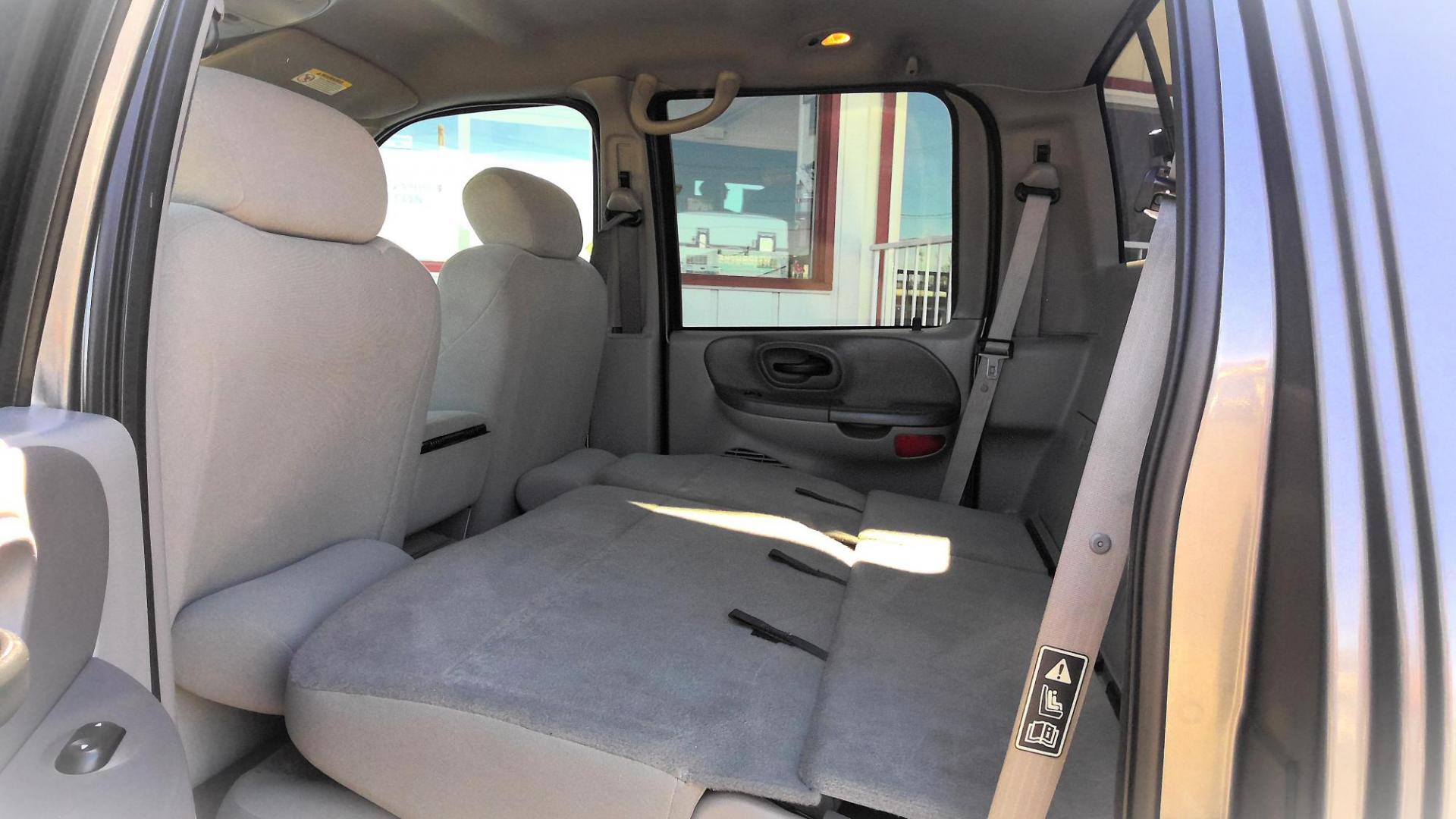 2003 GRAY Ford F-150 King Ranch SuperCrew 4WD (1FTRW08L13K) with an 5.4L V8 SOHC 16V engine, 4-Speed Automatic Overdrive transmission, located at 502 S. Riverside Avenue, Medford, OR, 97501, (541) 773-3136, 42.322803, -122.867477 - Photo#4