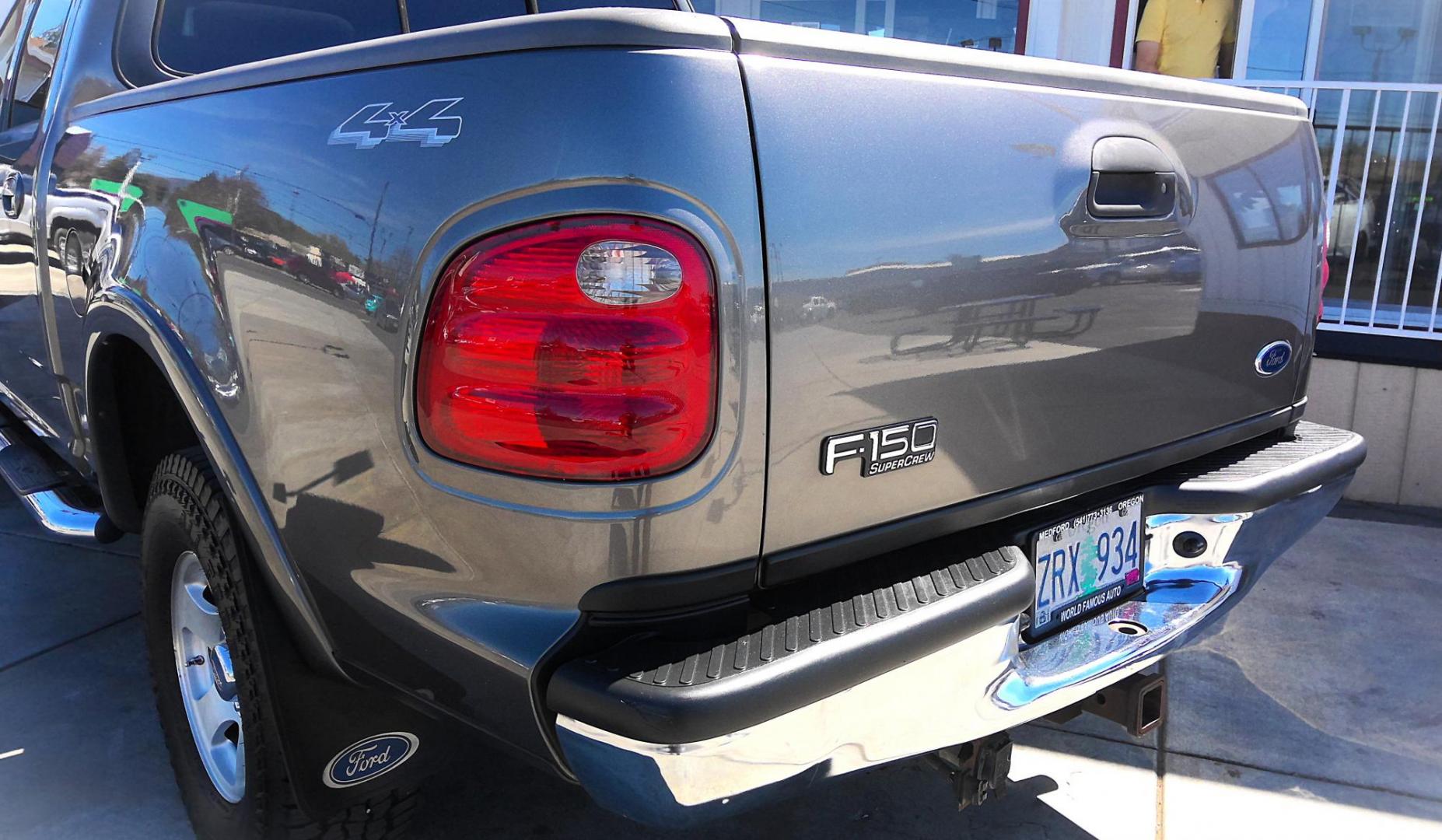 2003 GRAY Ford F-150 King Ranch SuperCrew 4WD (1FTRW08L13K) with an 5.4L V8 SOHC 16V engine, 4-Speed Automatic Overdrive transmission, located at 502 S. Riverside Avenue, Medford, OR, 97501, (541) 773-3136, 42.322803, -122.867477 - Photo#5