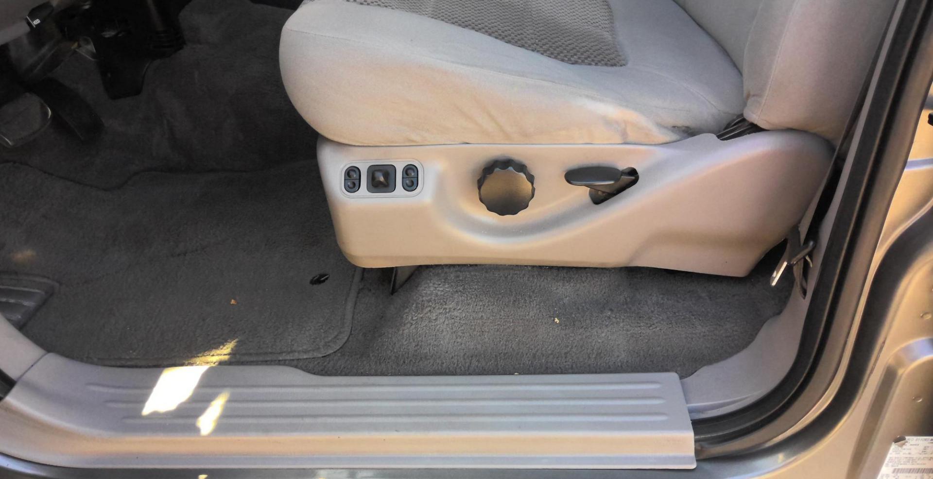 2003 GRAY Ford F-150 King Ranch SuperCrew 4WD (1FTRW08L13K) with an 5.4L V8 SOHC 16V engine, 4-Speed Automatic Overdrive transmission, located at 502 S. Riverside Avenue, Medford, OR, 97501, (541) 773-3136, 42.322803, -122.867477 - Photo#7