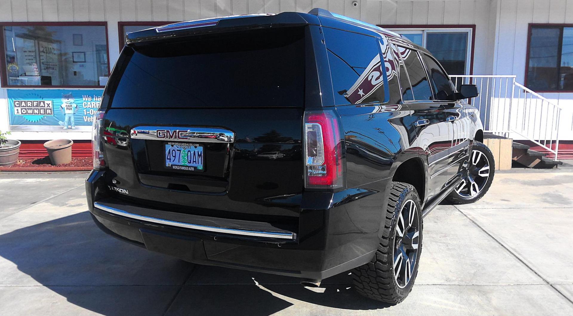 2018 BLACK GMC Yukon Denali 4WD (1GKS2CKJ7JR) with an 6.2L V8 OHV 16V engine, 10A transmission, located at 502 S. Riverside Avenue, Medford, OR, 97501, (541) 773-3136, 42.322803, -122.867477 - Photo#2