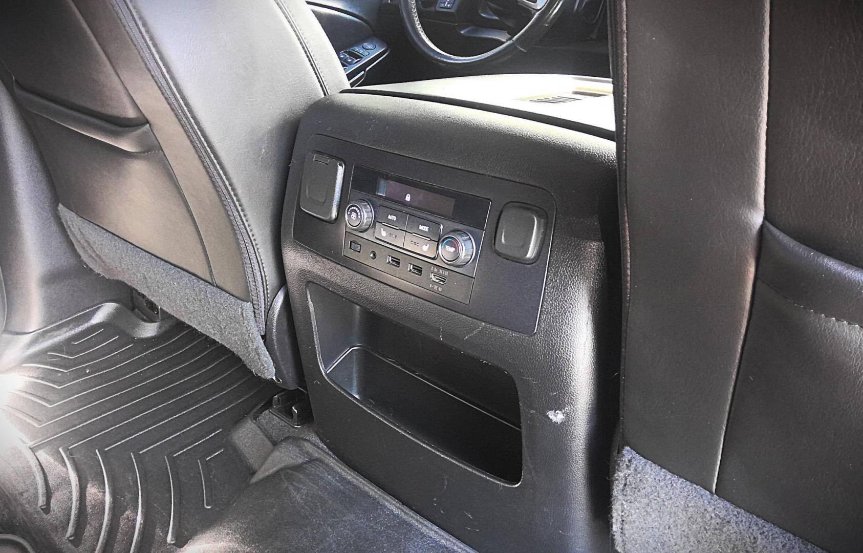 2018 BLACK GMC Yukon Denali 4WD (1GKS2CKJ7JR) with an 6.2L V8 OHV 16V engine, 10A transmission, located at 502 S. Riverside Avenue, Medford, OR, 97501, (541) 773-3136, 42.322803, -122.867477 - Photo#9