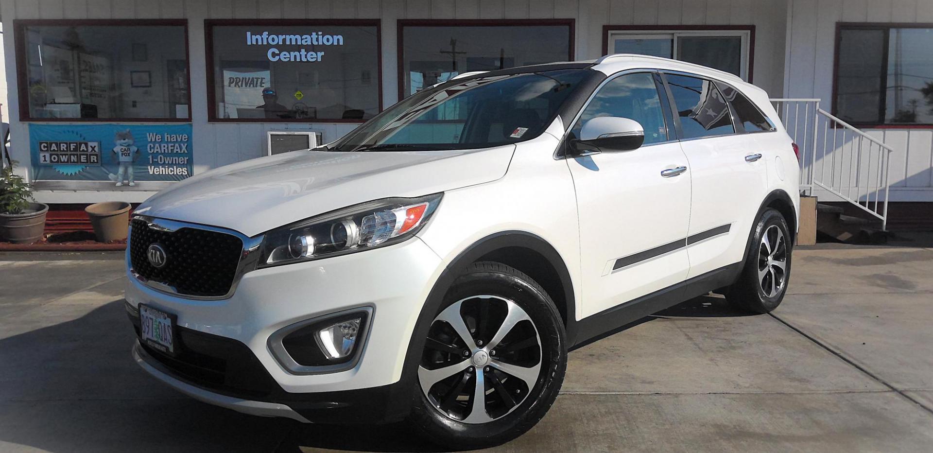 2016 WHITE Kia Sorento EX V6 2WD (5XYPH4A58GG) with an 3.3L V6 DOHC 24V engine, 6-Speed Automatic transmission, located at 502 S. Riverside Avenue, Medford, OR, 97501, (541) 773-3136, 42.322803, -122.867477 - Photo#1