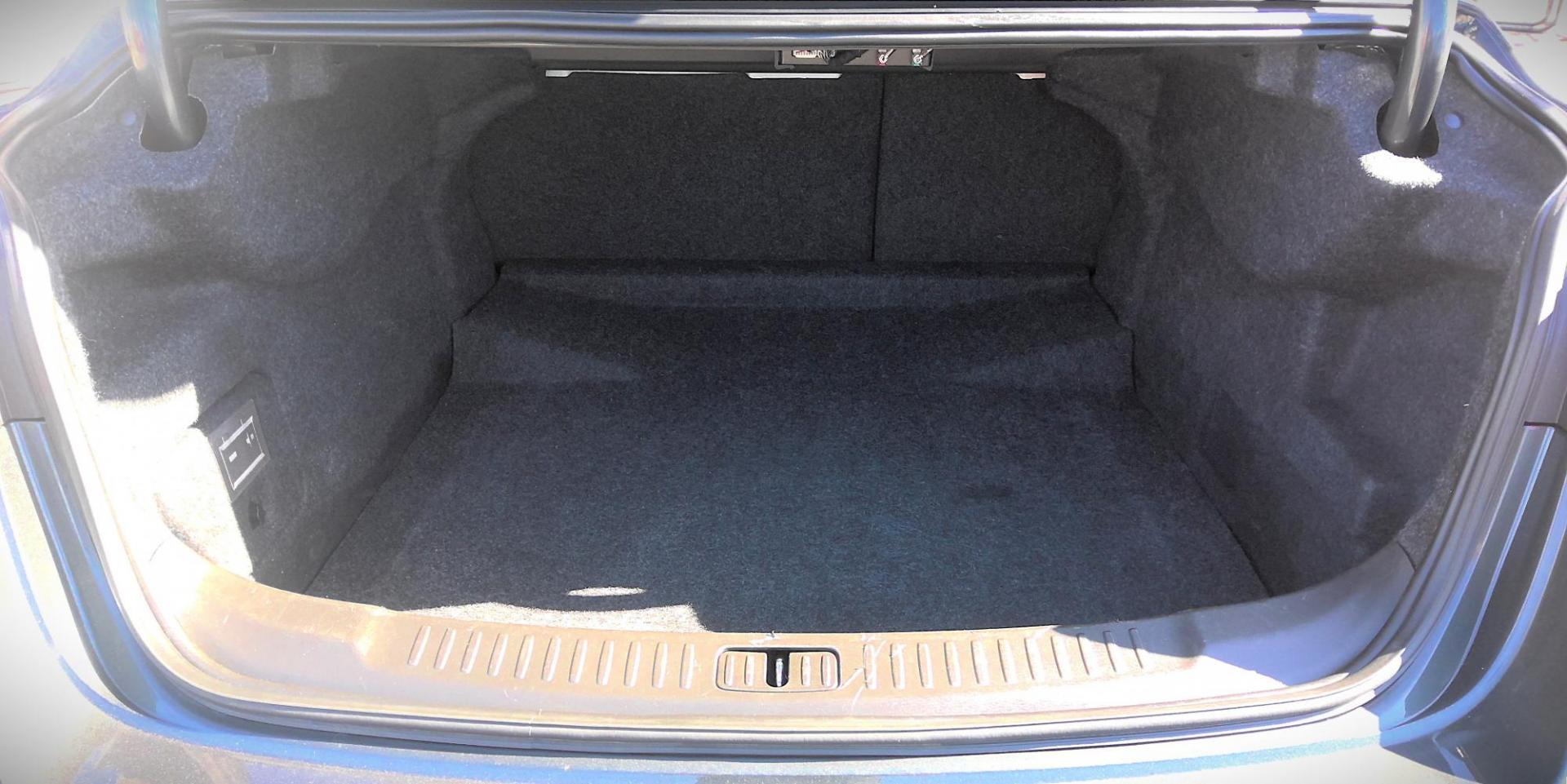 2015 GRAY Chevrolet Malibu 1LTZ (1G11F5SL1FF) with an 2.5L L4 DOHC 16V engine, 6-Speed Automatic transmission, located at 502 S. Riverside Avenue, Medford, OR, 97501, (541) 773-3136, 42.322803, -122.867477 - Photo#3