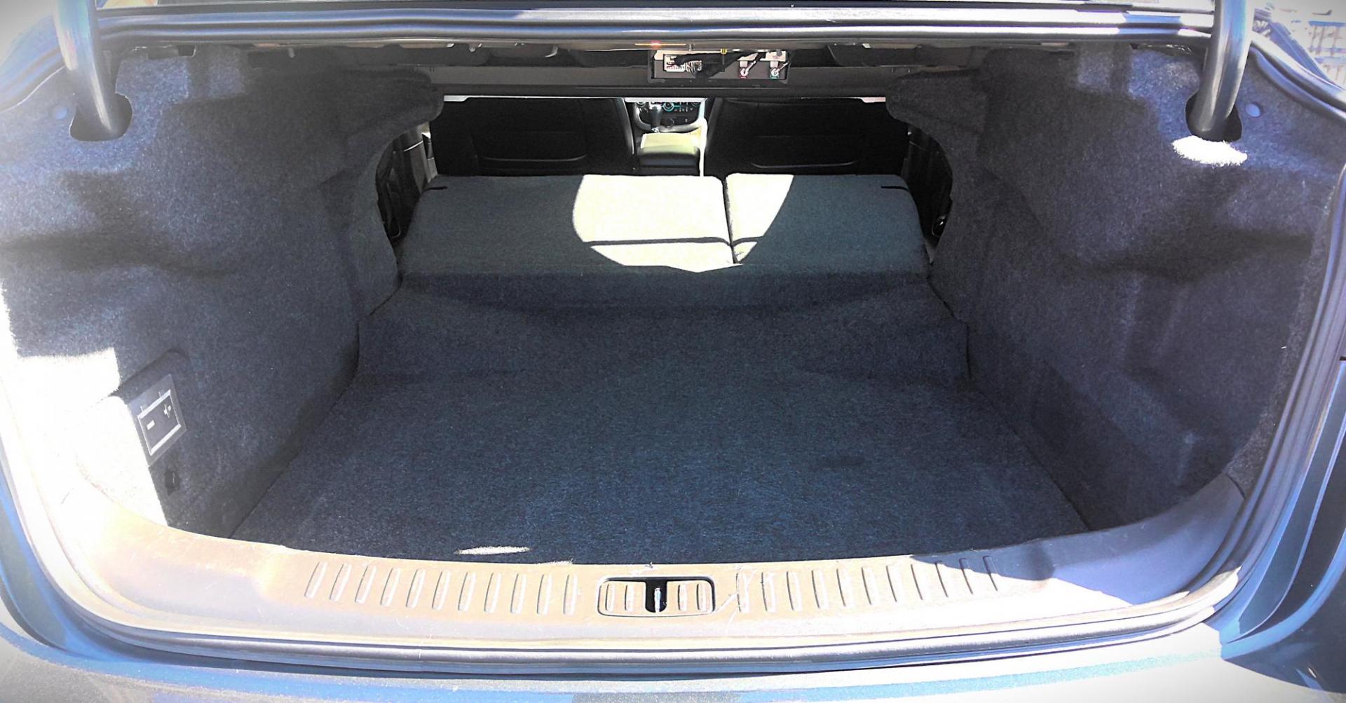 2015 GRAY Chevrolet Malibu 1LTZ (1G11F5SL1FF) with an 2.5L L4 DOHC 16V engine, 6-Speed Automatic transmission, located at 502 S. Riverside Avenue, Medford, OR, 97501, (541) 773-3136, 42.322803, -122.867477 - Photo#4