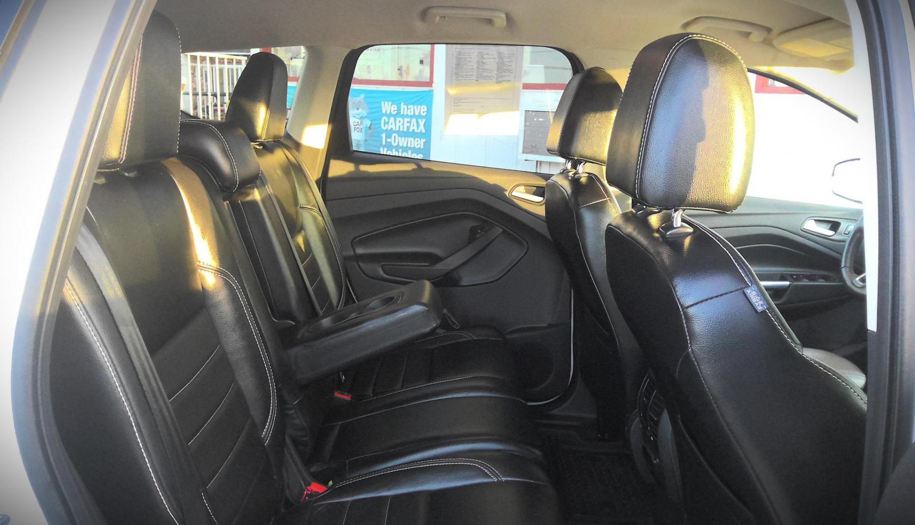 2017 WHITE Ford Escape SE 4WD (1FMCU9G90HU) with an 2.0L L4 DOHC 16V engine, 6A transmission, located at 502 S. Riverside Avenue, Medford, OR, 97501, (541) 773-3136, 42.322803, -122.867477 - Photo#7