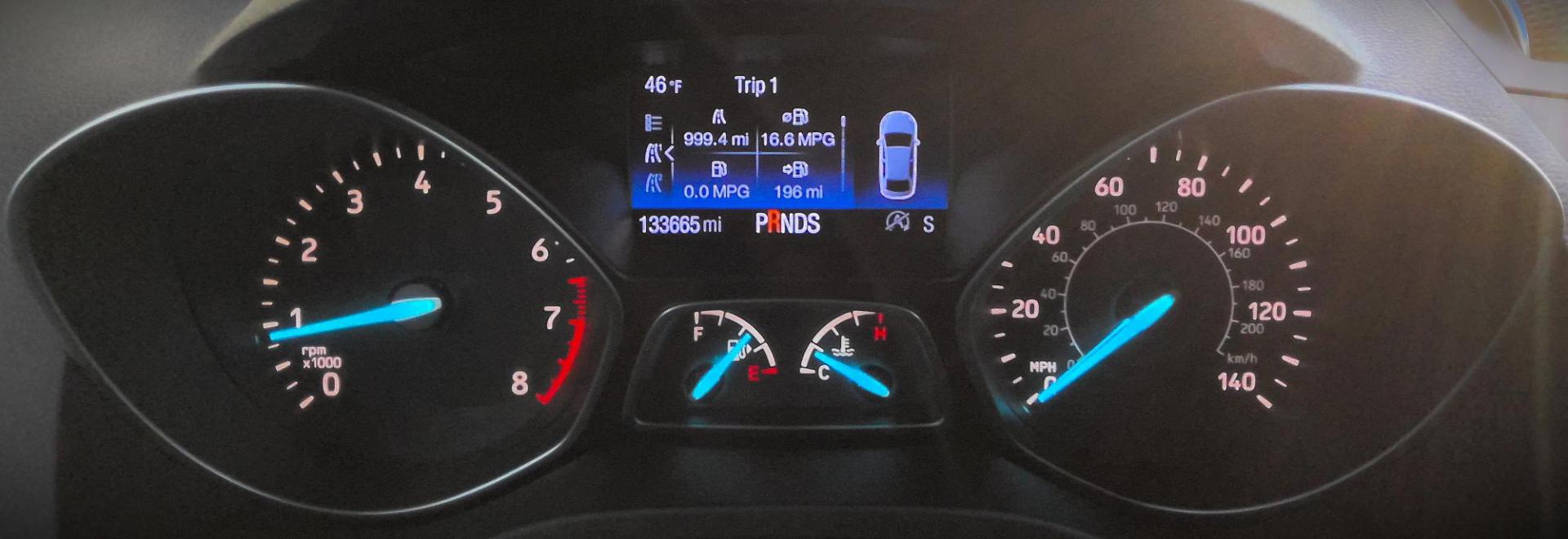 2017 WHITE Ford Escape SE 4WD (1FMCU9G90HU) with an 2.0L L4 DOHC 16V engine, 6A transmission, located at 502 S. Riverside Avenue, Medford, OR, 97501, (541) 773-3136, 42.322803, -122.867477 - Photo#11