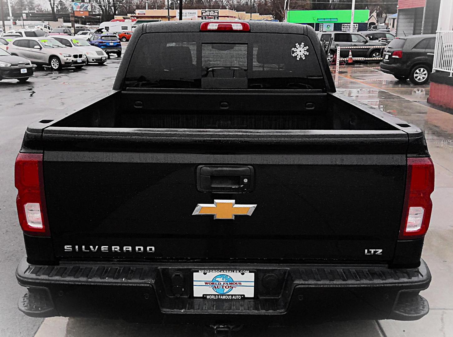 2018 BLACK Chevrolet Silverado 1500 LTZ Crew Cab 4WD (3GCUKSEJ0JG) with an 6.2L V8 OHV 16V engine, 6A transmission, located at 502 S. Riverside Avenue, Medford, OR, 97501, (541) 773-3136, 42.322803, -122.867477 - This 2018 Chevrolet Silverado LTZ has the 6.2L V8 engine, only 62k miles on it, custom wheels & tires, running boards, and priced to sell! - Photo#2
