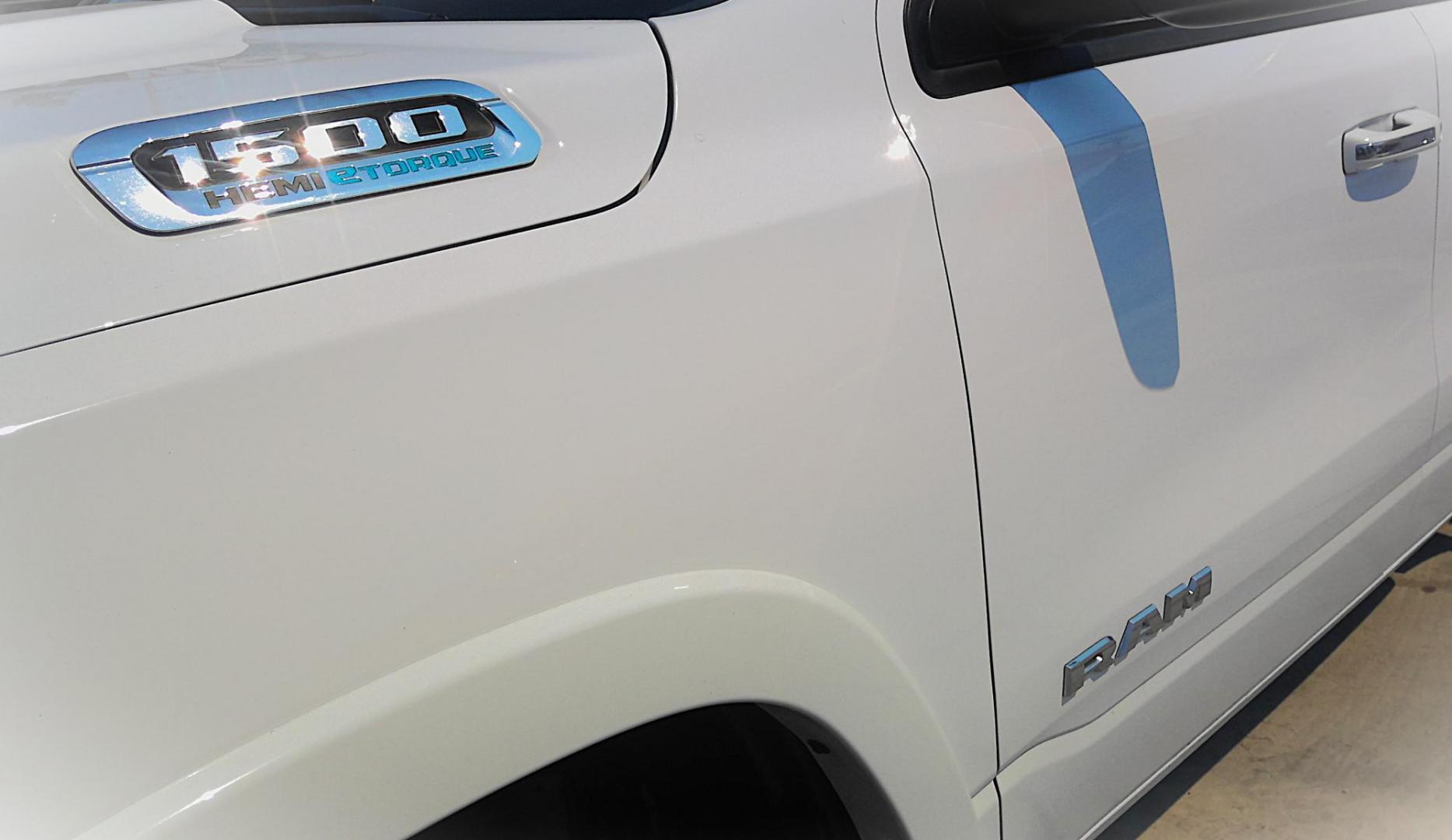 2021 WHITE RAM 1500 Laramie Crew Cab SWB 4WD (1C6SRFJT6MN) with an 5.7L V8 OHV 16V engine, 8A transmission, located at 502 S. Riverside Avenue, Medford, OR, 97501, (541) 773-3136, 42.322803, -122.867477 - Photo#2