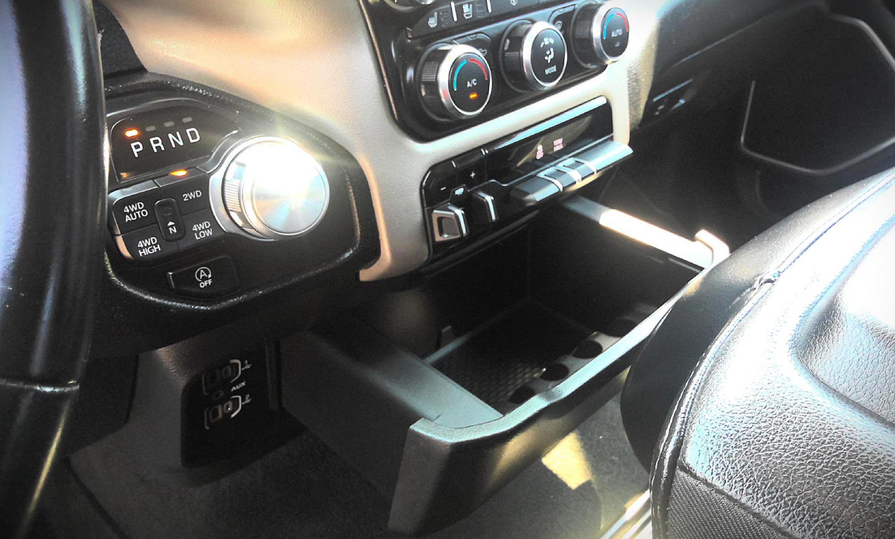 2021 WHITE RAM 1500 Laramie Crew Cab SWB 4WD (1C6SRFJT6MN) with an 5.7L V8 OHV 16V engine, 8A transmission, located at 502 S. Riverside Avenue, Medford, OR, 97501, (541) 773-3136, 42.322803, -122.867477 - Photo#18