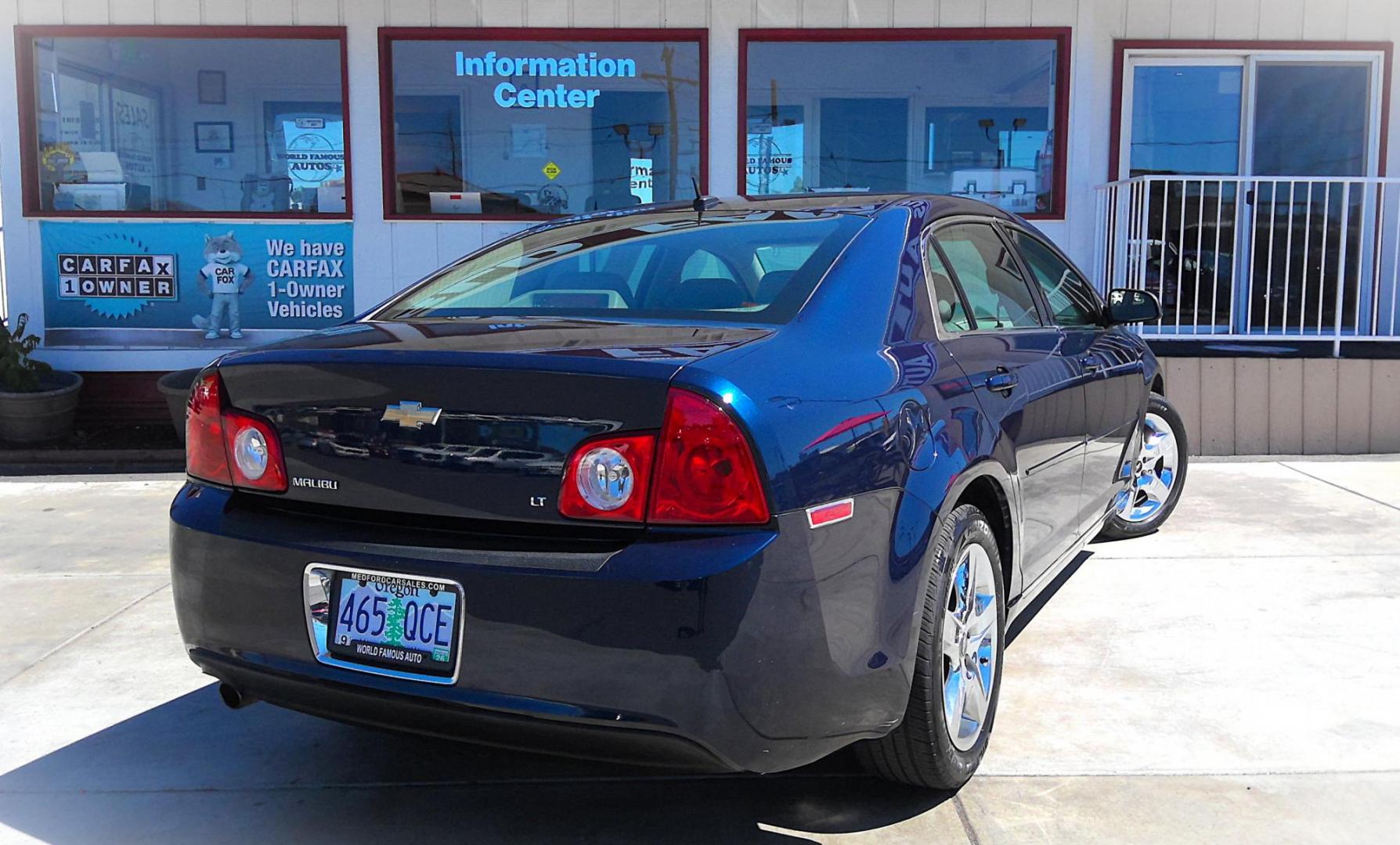 2009 BLUE Chevrolet Malibu LT1 (1G1ZH57B494) with an 2.4L L4 DOHC 16V engine, located at 502 S. Riverside Avenue, Medford, OR, 97501, (541) 773-3136, 42.322803, -122.867477 - Photo#2