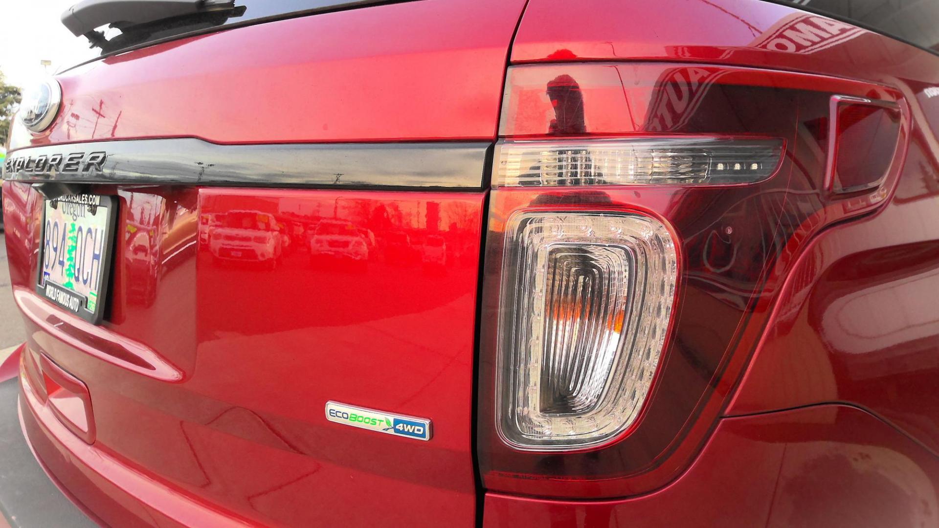 2013 RED Ford Explorer Sport 4WD (1FM5K8GTXDG) with an 3.5L V6 DOHC 24V engine, 6-Speed Automatic transmission, located at 502 S. Riverside Avenue, Medford, OR, 97501, (541) 773-3136, 42.322803, -122.867477 - Photo#4